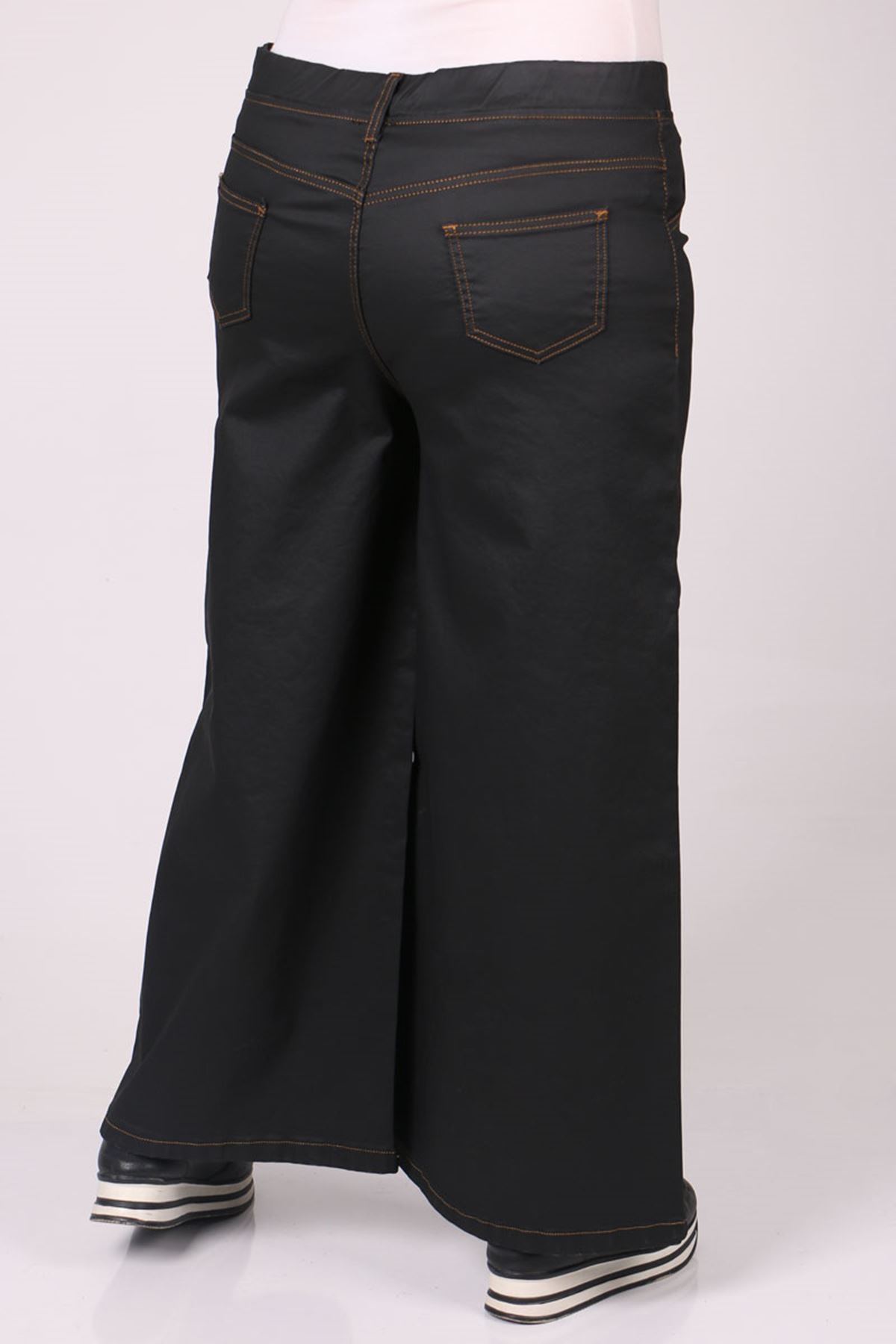 9142-3 Büyük Beden Mat Deri Görünümlü Bol Paça Kot Pantolon - Siyah 