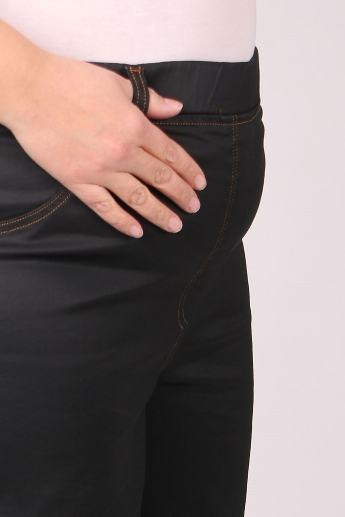9142-3 Büyük Beden Mat Deri Görünümlü Bol Paça Kot Pantolon - Siyah 