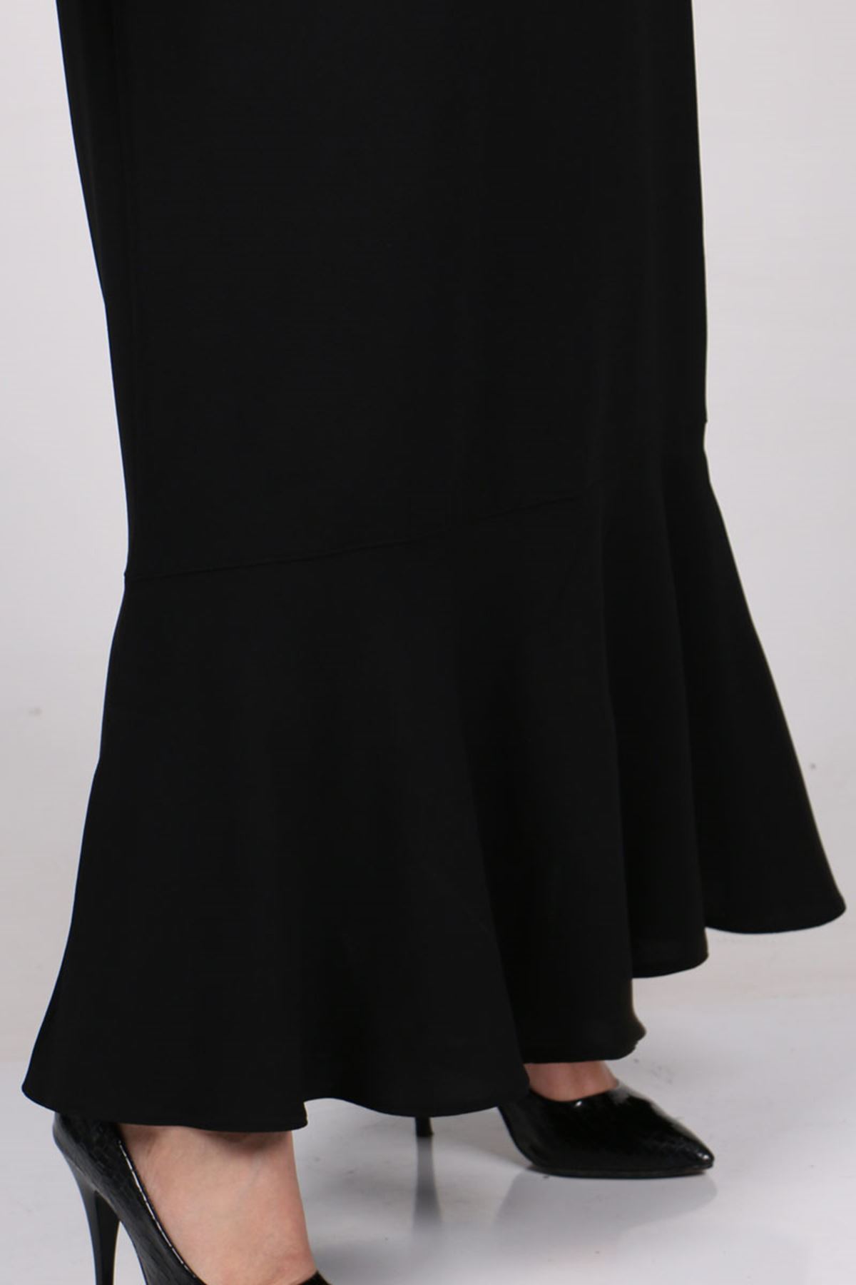 22018 Büyük Beden Etek Ucu Volanlı Krep Elbise - Siyah