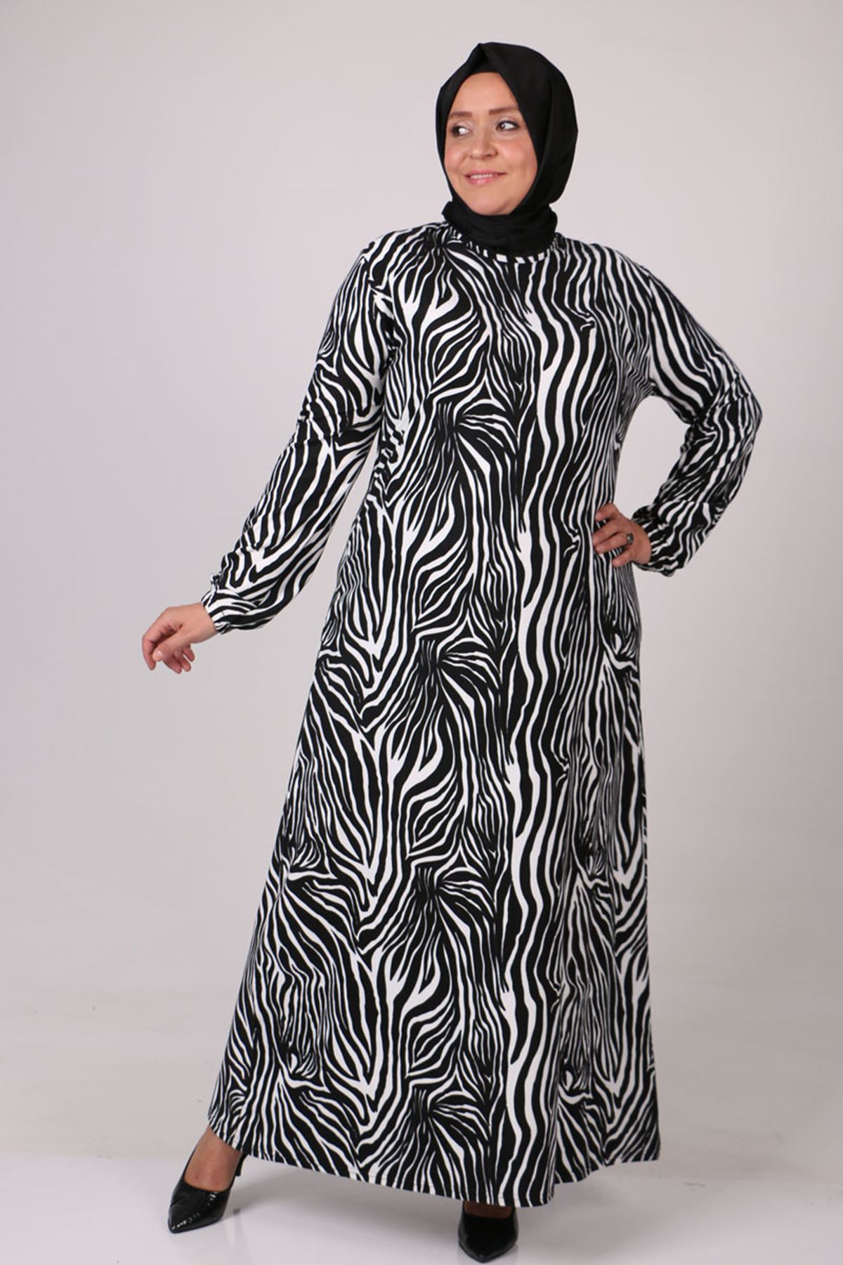 22031 Büyük Beden Süet Kolu Lastikli Elbise-Siyah Zebra