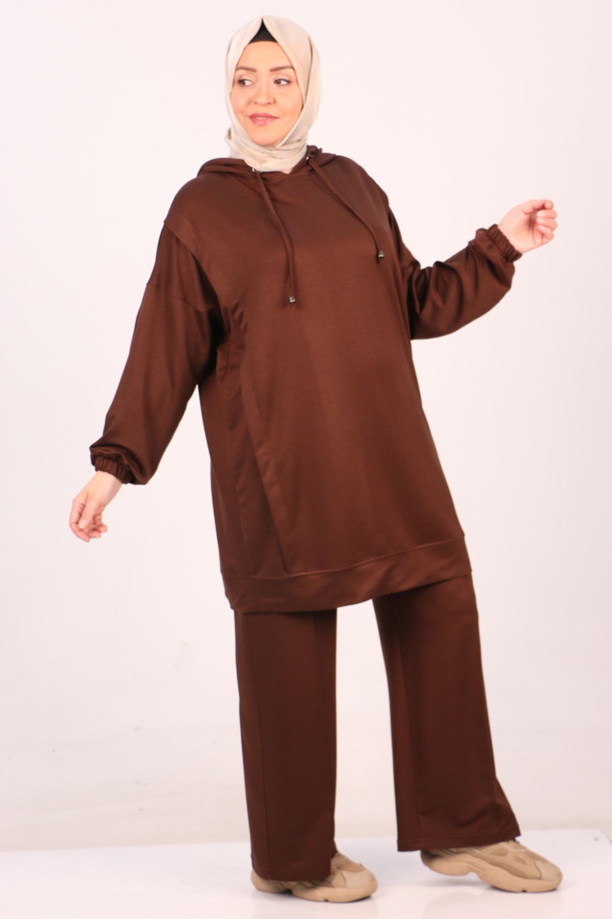 37043 Large Size Crystal Two Thread Basic Tracksuit Set-Brown