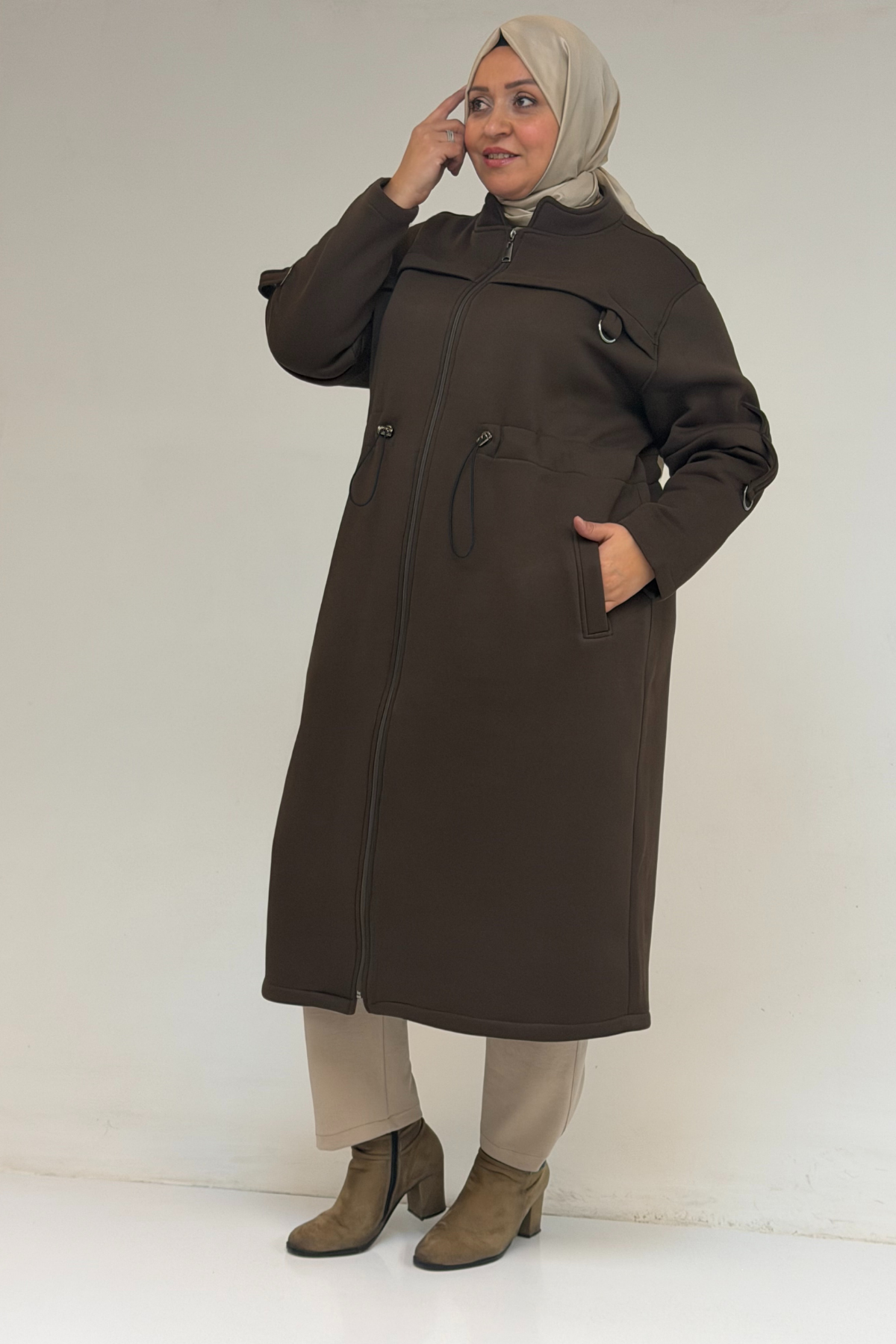 43065 Büyük Beden Hakim Yaka Önden Fermuarlı Üç İplik Kap - Kahve