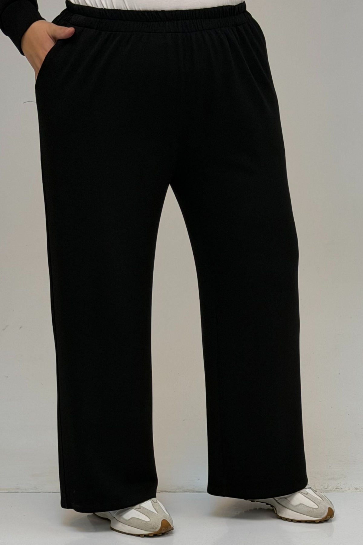 57022 Büyük Beden Kanguru Cepli Fermuarlı  Modal Pantolonlu  Takım - Siyah