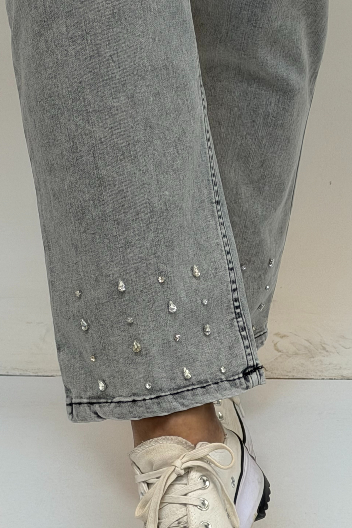 59044 Büyük Beden Paçası Taş Detaylı Boru Paça Kot Pantolon - Kar Yıkama Gri