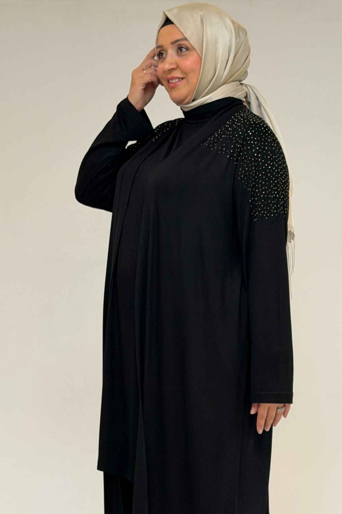 53069 Büyük Beden Omzu Taş Detaylı Penye Tunik - Siyah