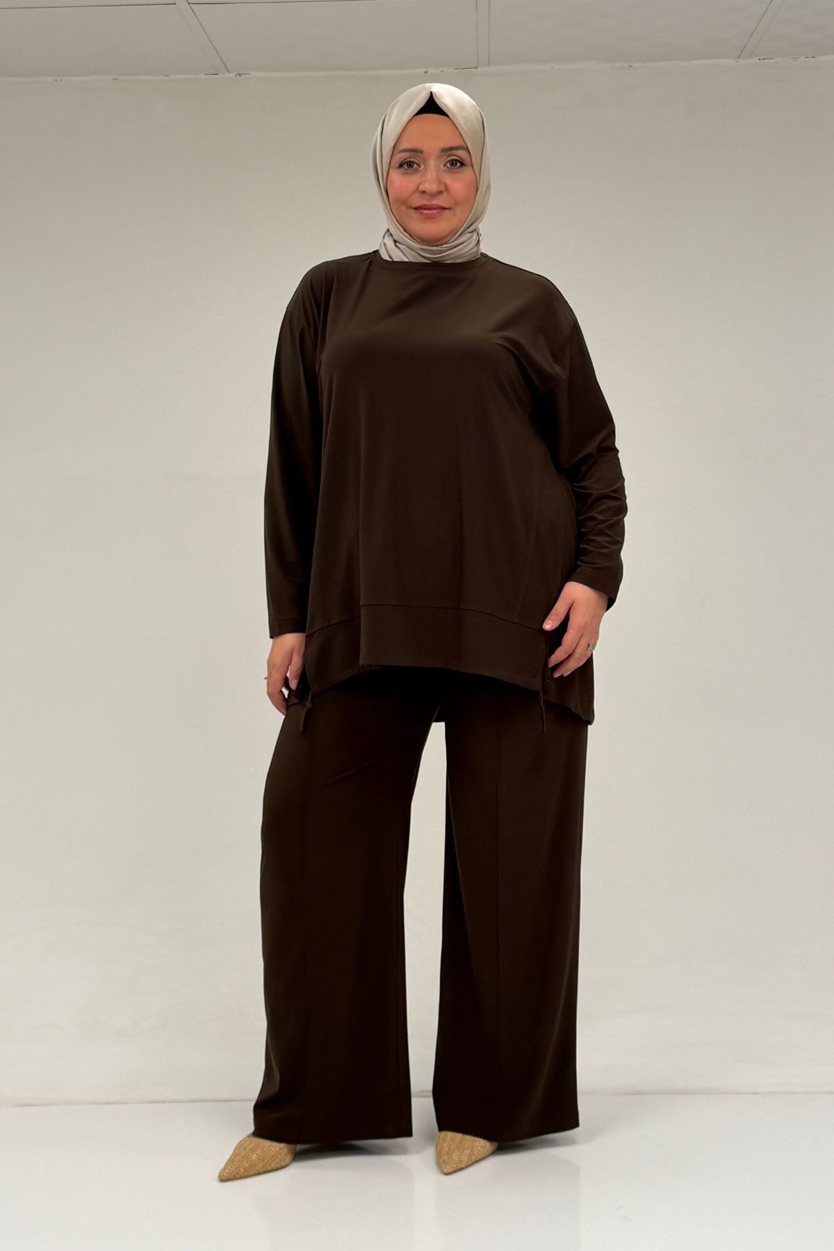 67033 Büyük Beden  Etek Ucu Parçalı Sandy Pantolonlu Takım - Kahve