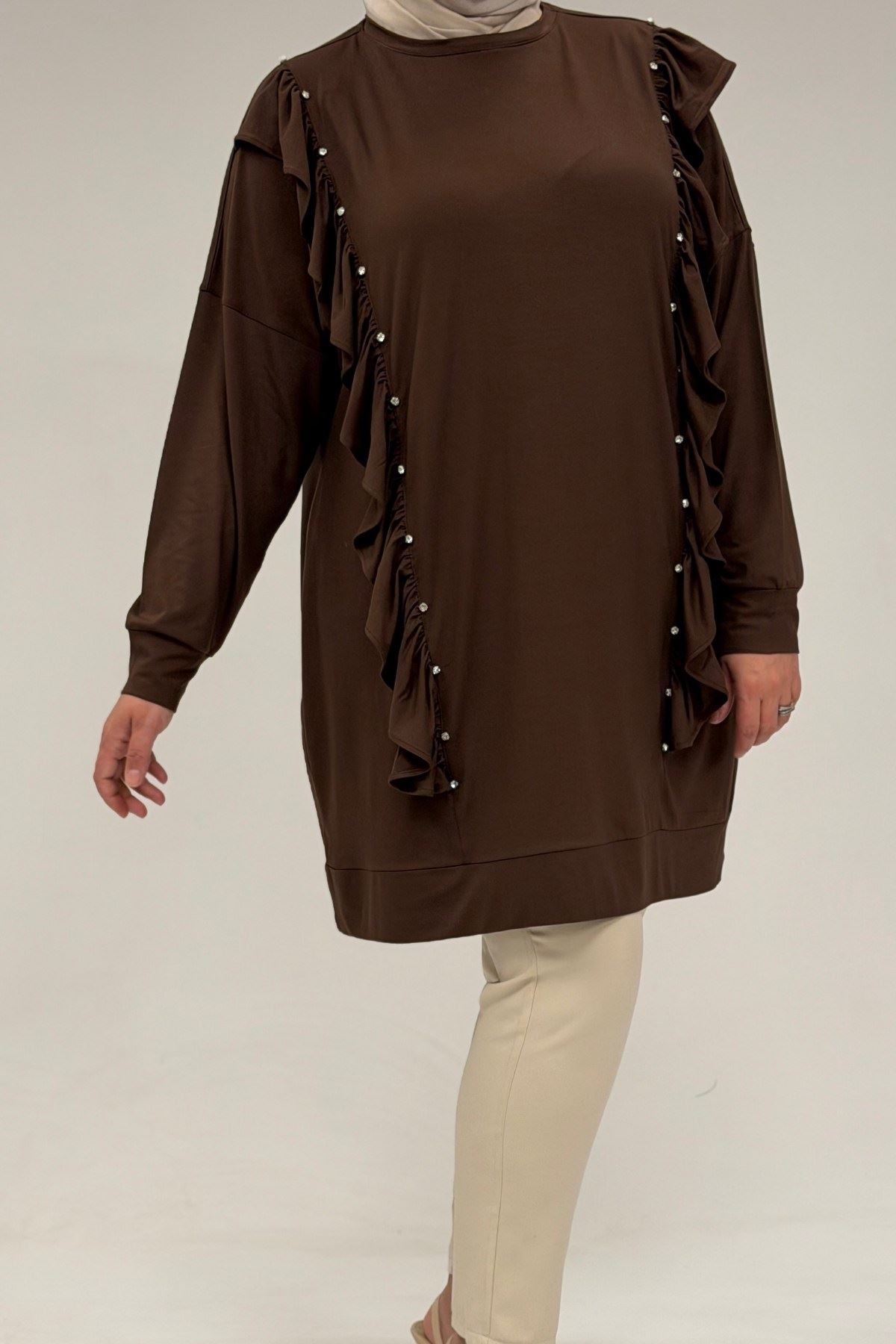 58074 Büyük Beden Fırfır Ve Taş Detaylı Penye Tunik - Kahve