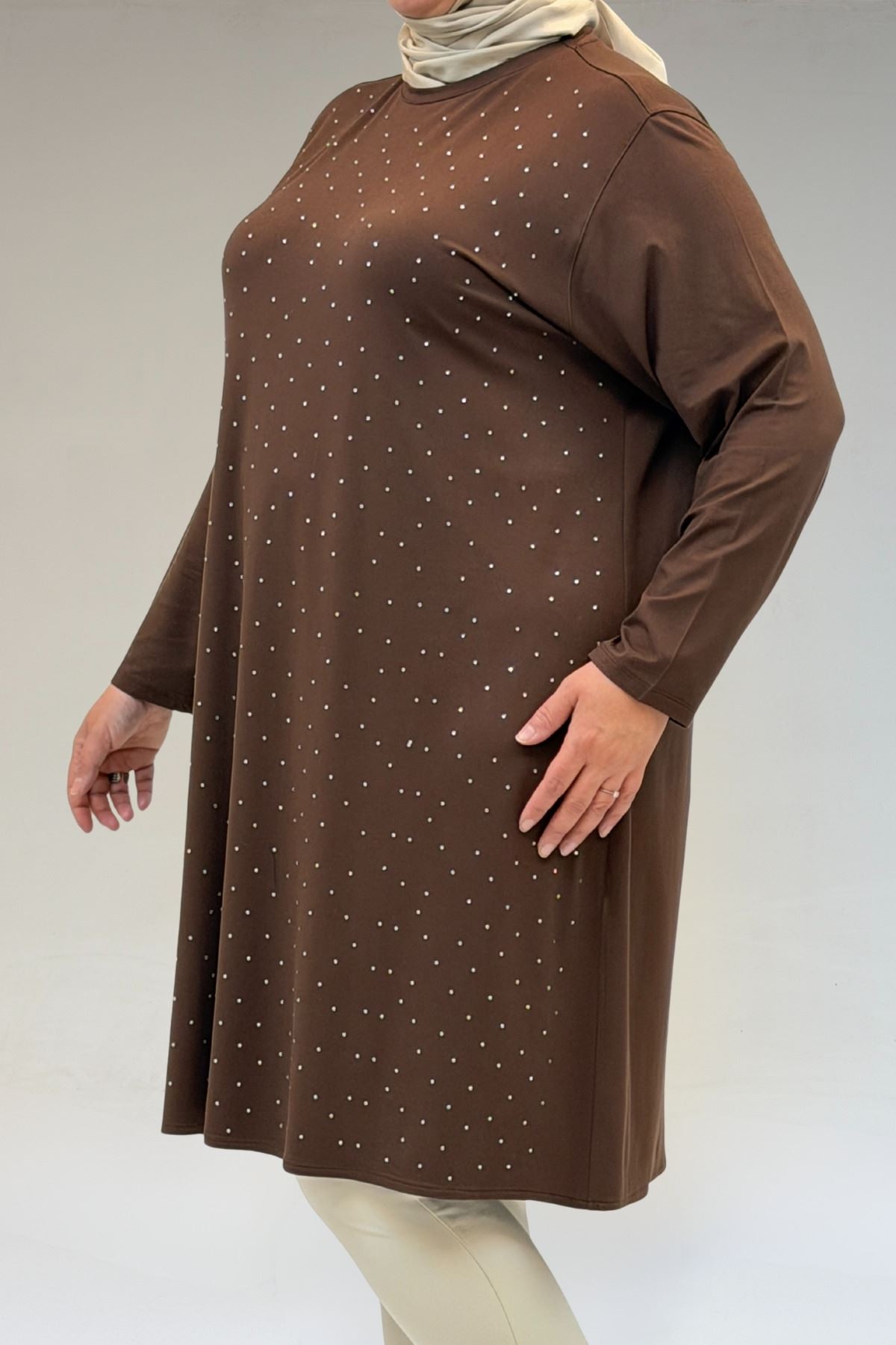 68001 Büyük Beden Önü Taş Baskı Detaylı Penye Tunik - Kahve