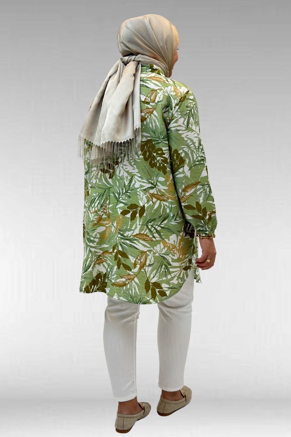 68010 Büyük Beden Yanları Yırtmaçlı Kolları Lastikli Mango Tunik - Yaprak Desen Vizon