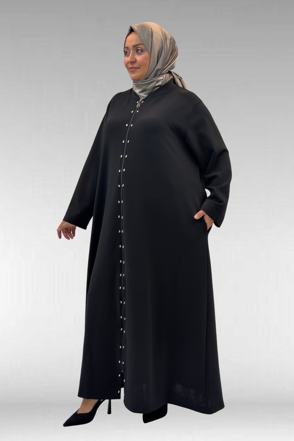 56021 Büyük Beden Boydan Fermuarlı Taş Detaylı Çelik Ferace - Siyah