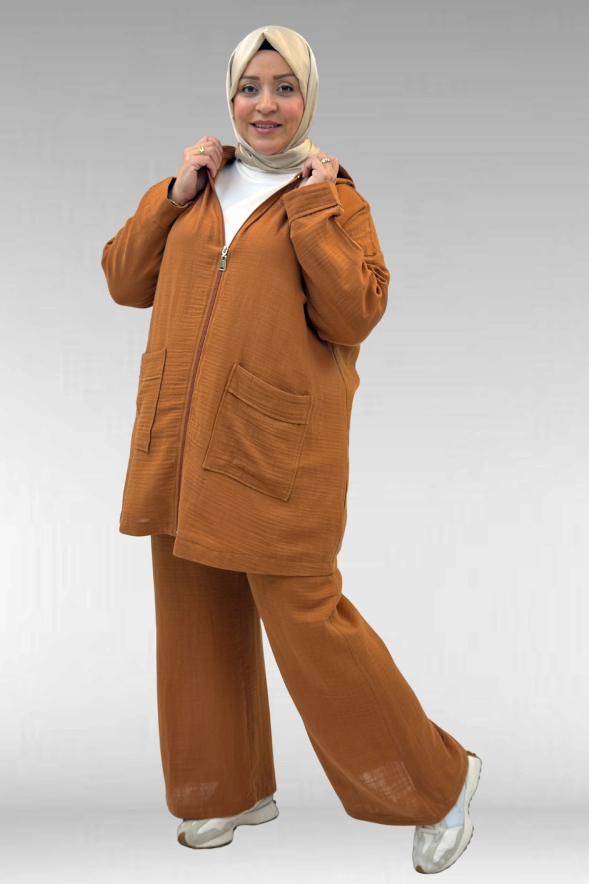 67035 Büyük Beden Kapşonlu Fermuarlı Müslin Pantolonlu Takım - Tarçın