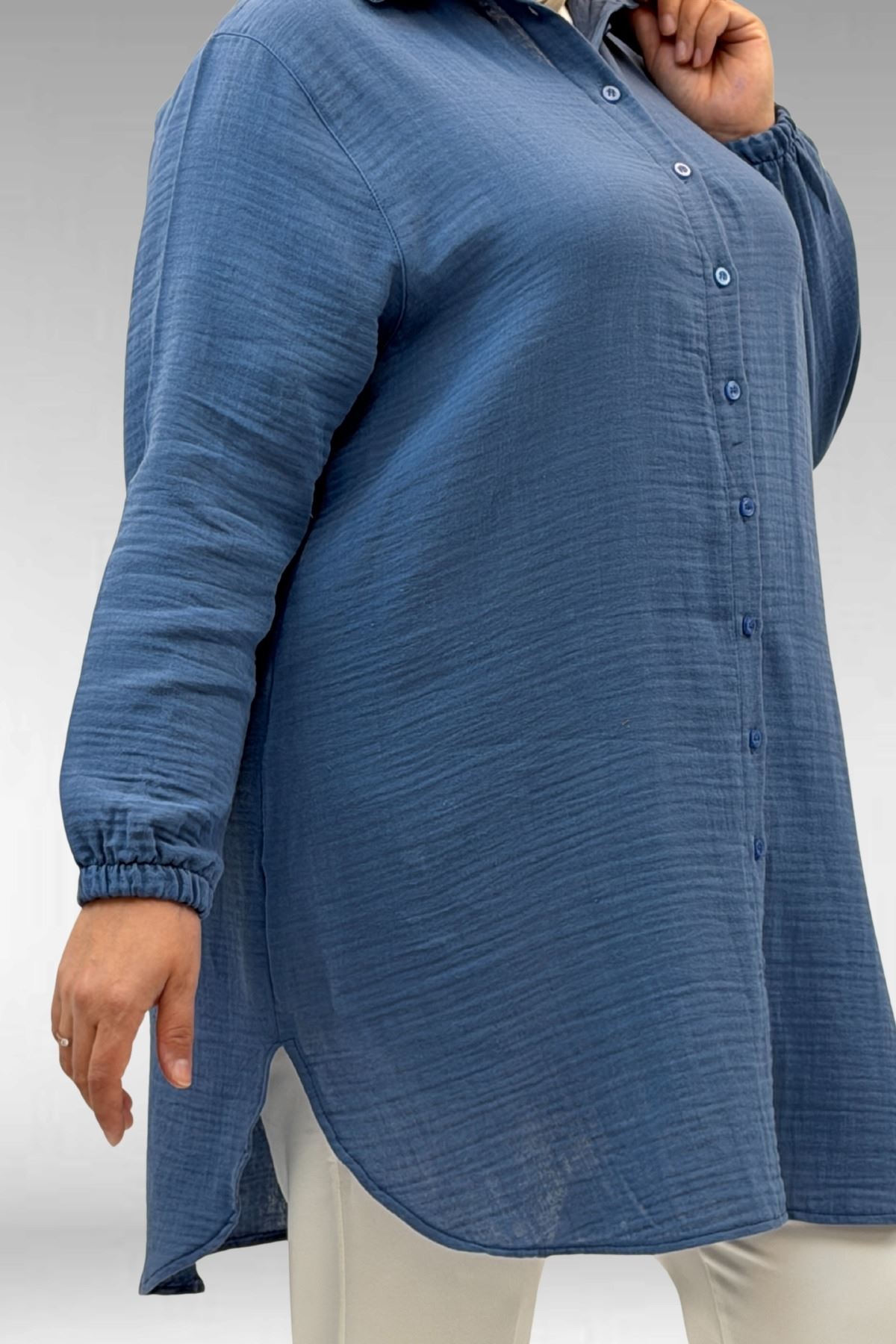 58091 Büyük Beden Kolları Lastikli Müslin Gömlek - Soğuk Mavi