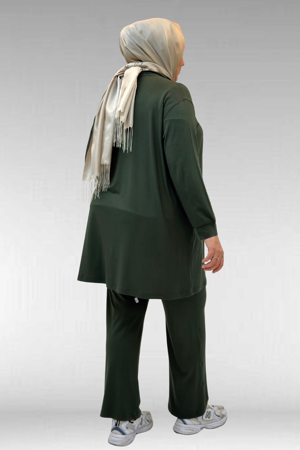 67014 Büyük Beden Parçalı Yakalı Fermuarlı Pantolonlu Penye Takım - Haki