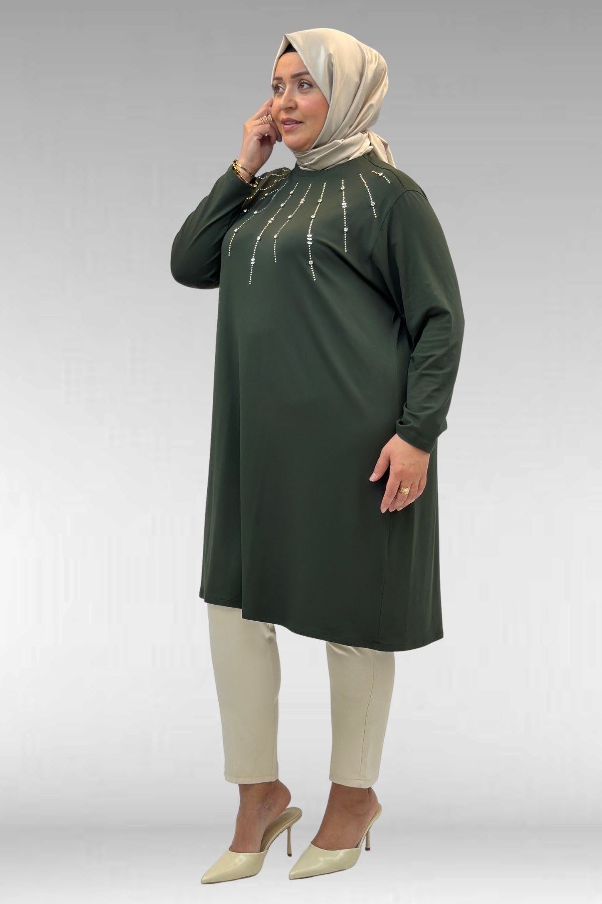 68002 Büyük Beden Önü Güneş Parıltılı Taş Baskılı Penye Tunik - Haki