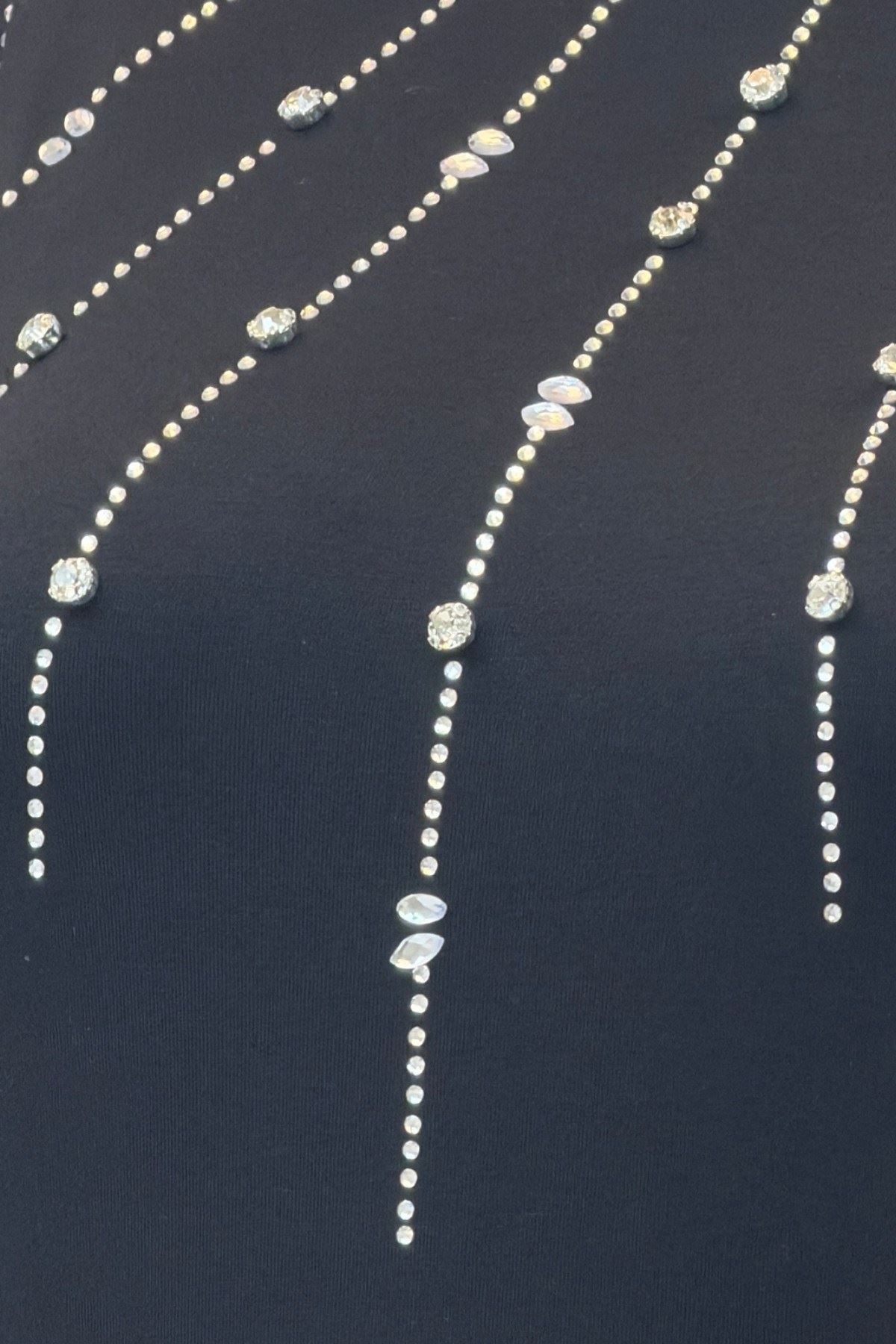 68002 Büyük Beden Önü Güneş Parıltılı Taş Baskılı Penye Tunik - Siyah