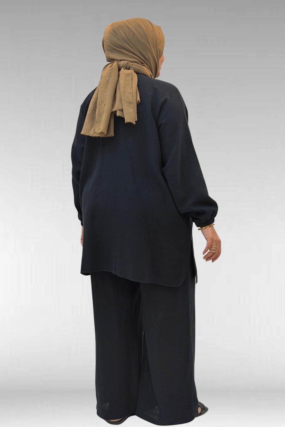 67039 Büyük Beden Yarım Patlı Sıfır Yaka Müslin Pantolonlu Takım - Siyah