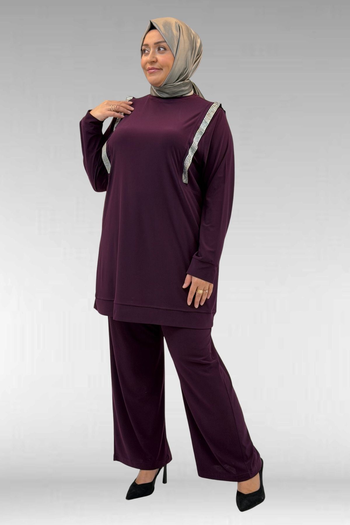 67022 Büyük Beden Omzu Taş Detaylı Sandy Pantolonlu Takım - Mürdüm