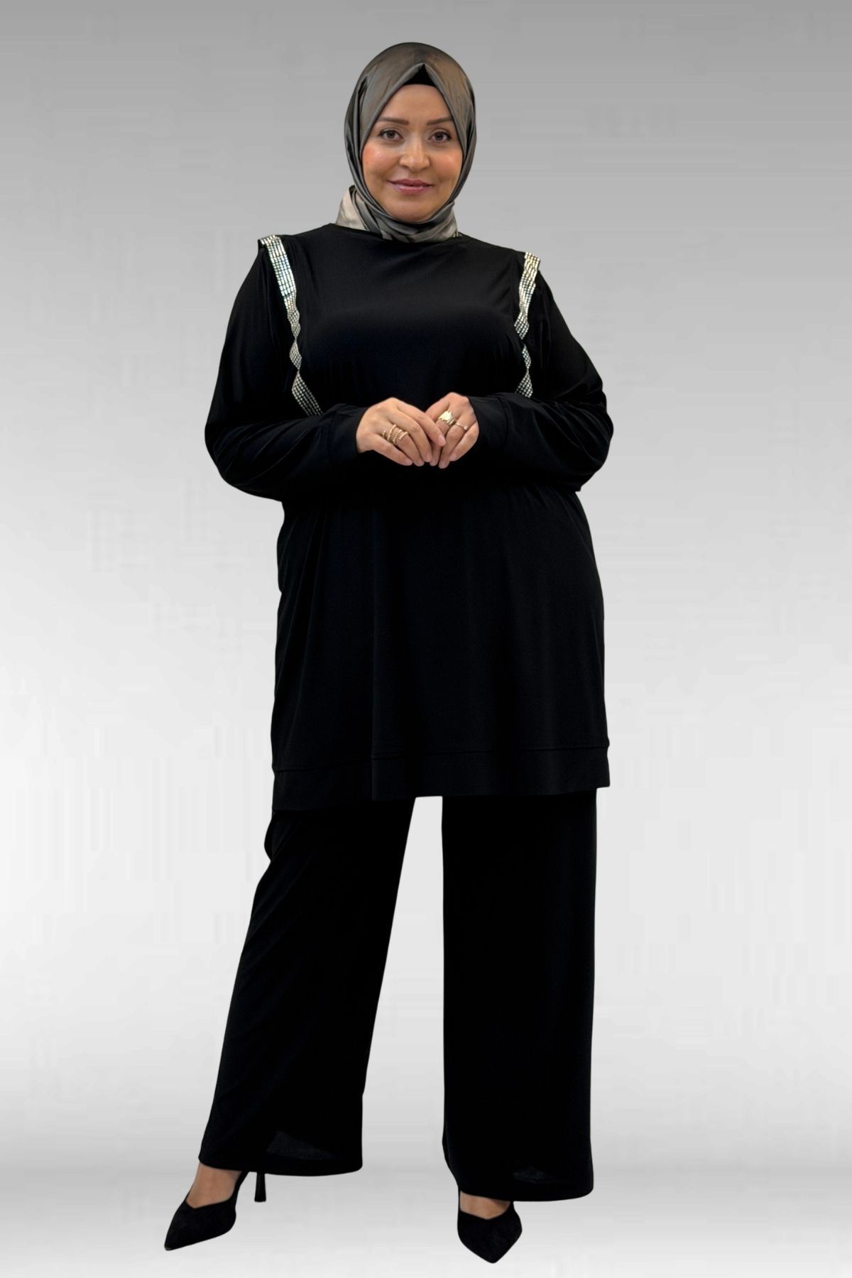 67022 Büyük Beden Omzu Taş Detaylı Sandy Pantolonlu Takım - Siyah