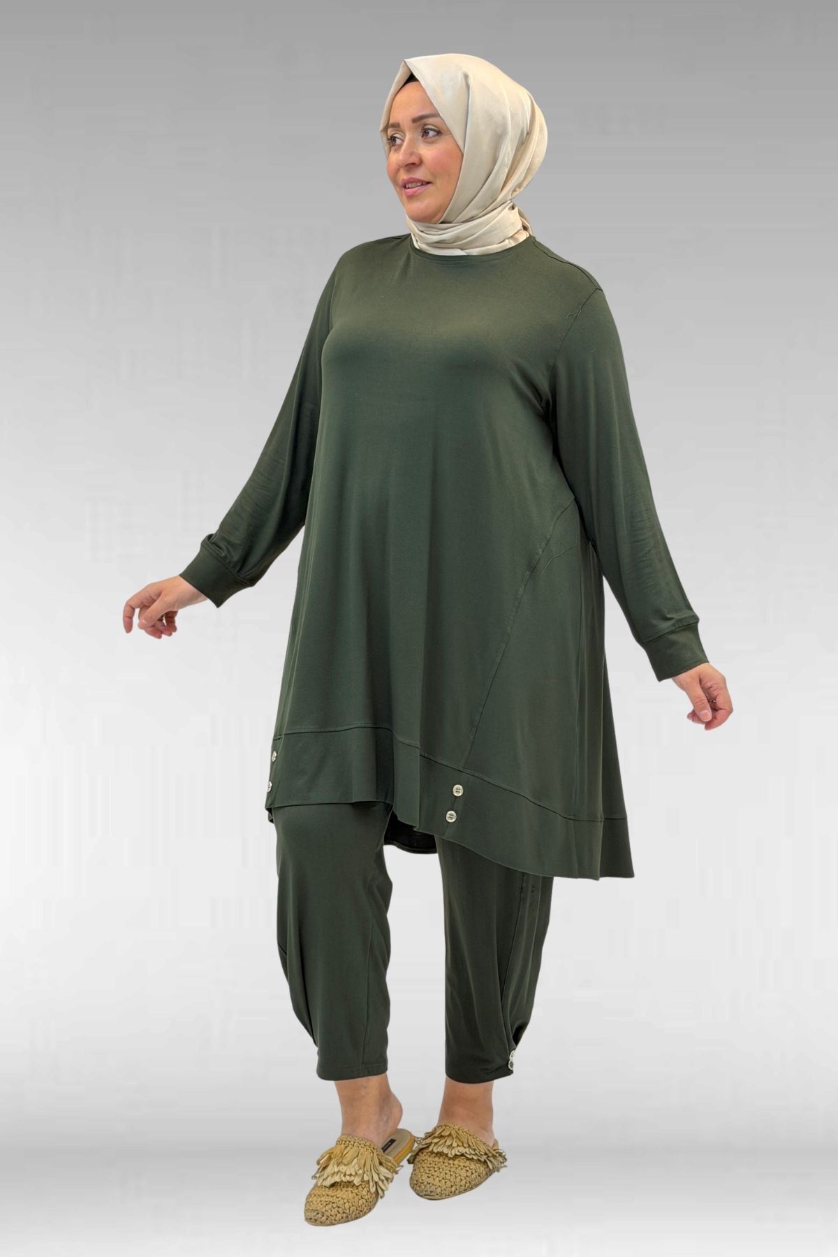 67041 Büyük Beden Düğme Detaylı Penye Pantolonlu Takım - Haki