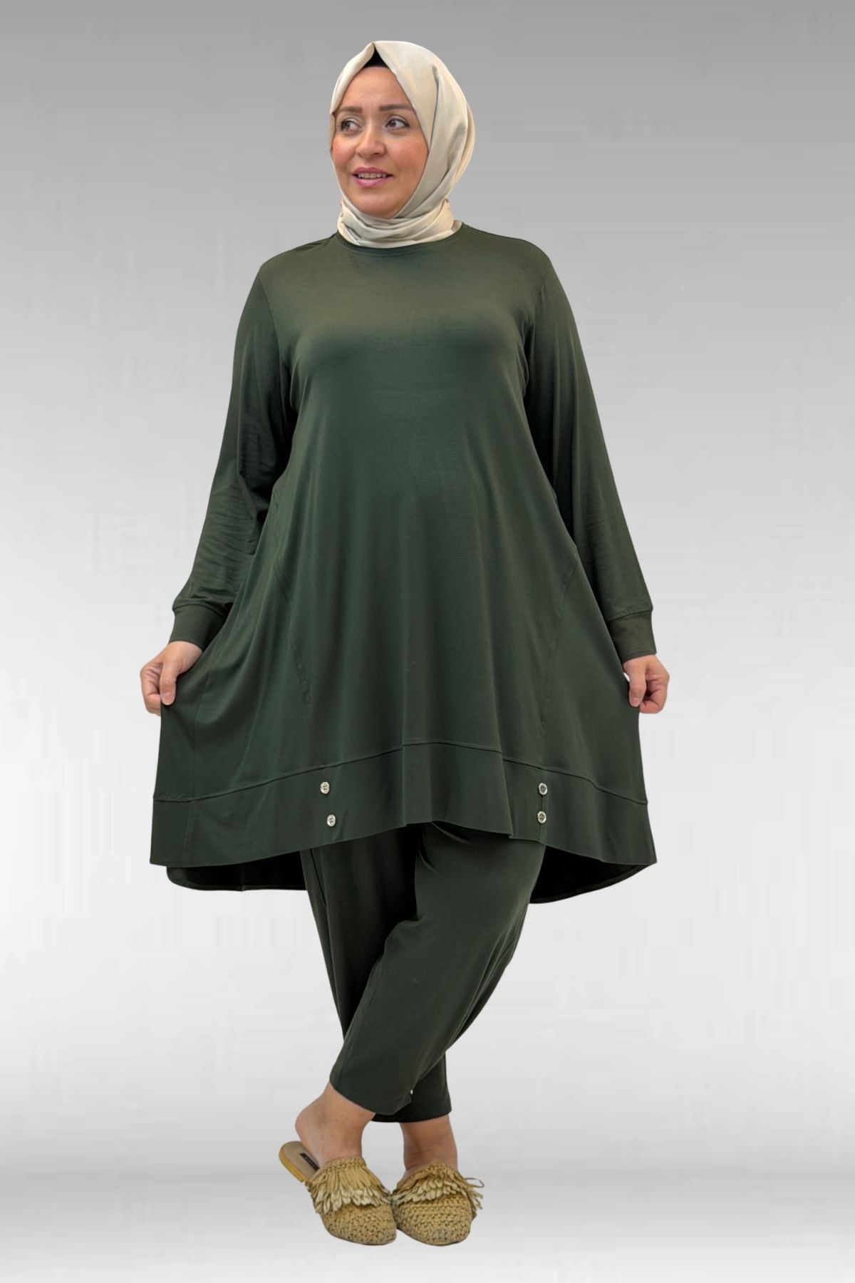 67041 Büyük Beden Düğme Detaylı Penye Pantolonlu Takım - Haki