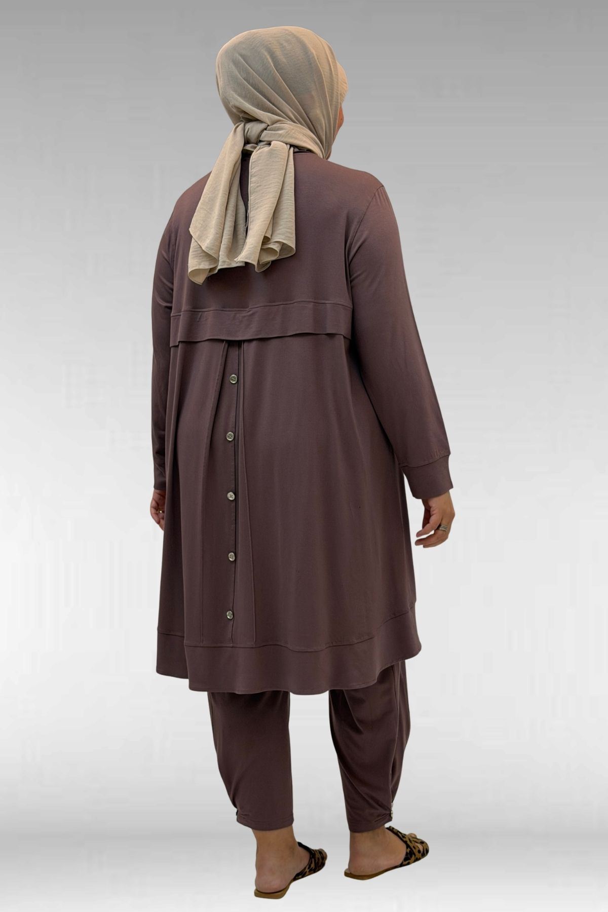 67041 Büyük Beden Düğme Detaylı Penye Pantolonlu Takım - Vizon