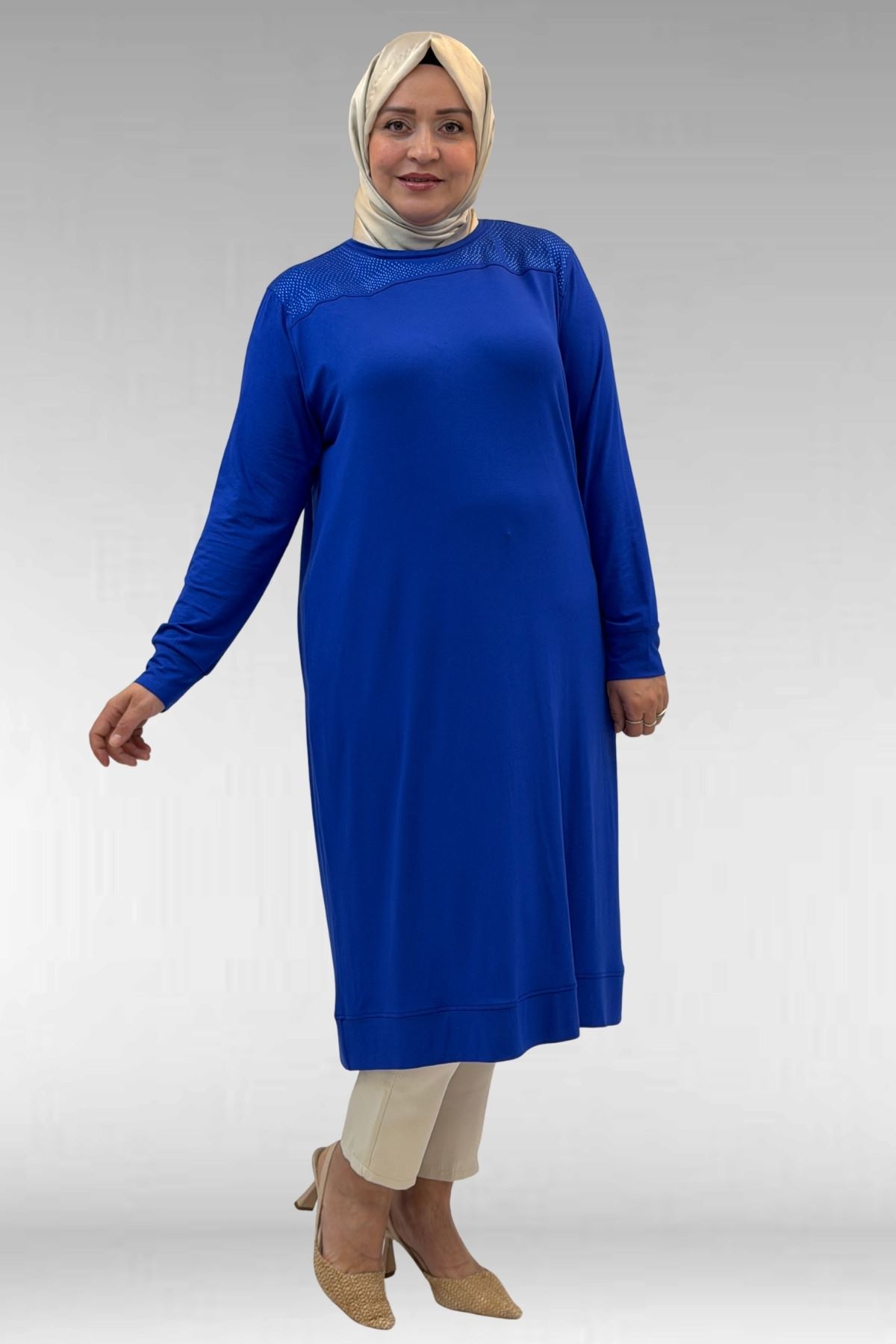 68036 Büyük Beden Önü Parçalı Taş Detaylı Penye Tunik - Saks