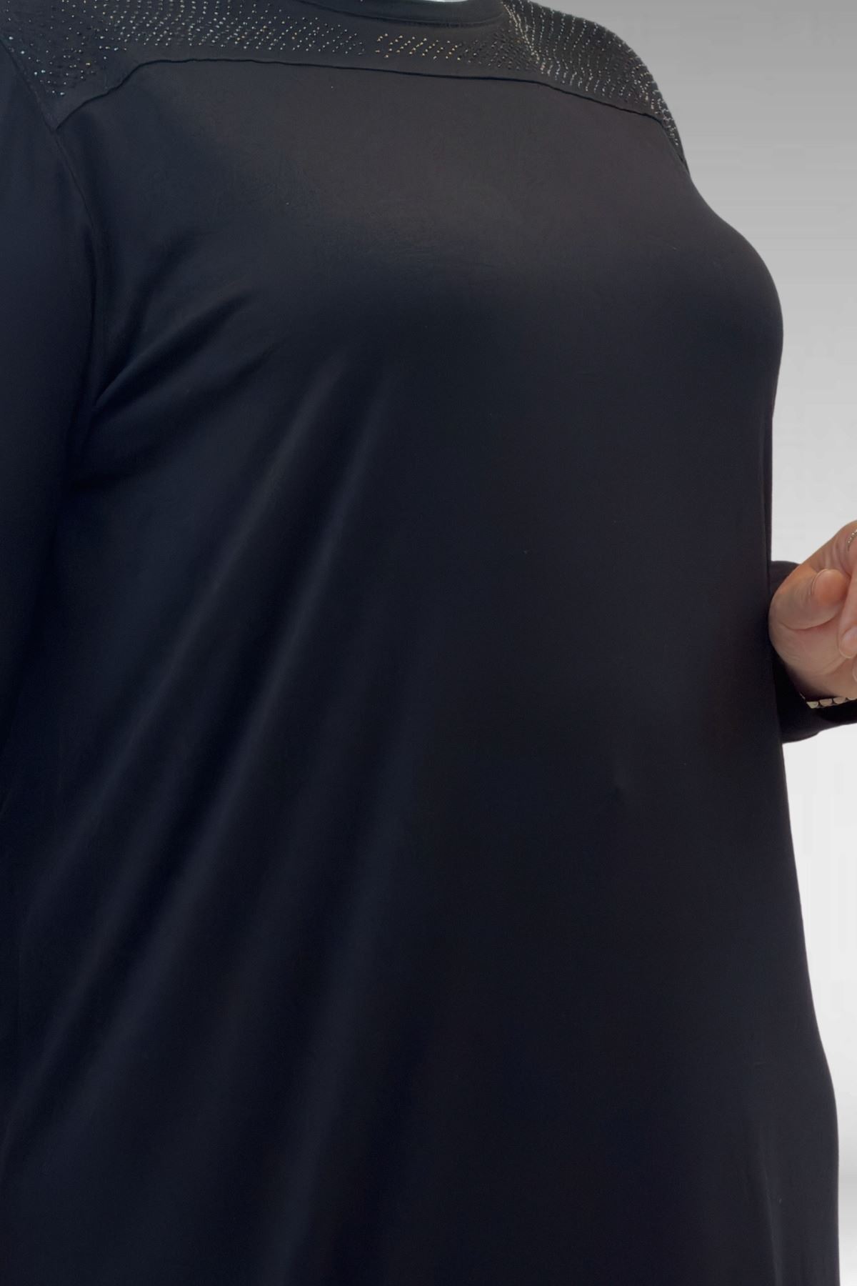 68036 Büyük Beden Önü Parçalı Taş Detaylı Penye Tunik - Siyah