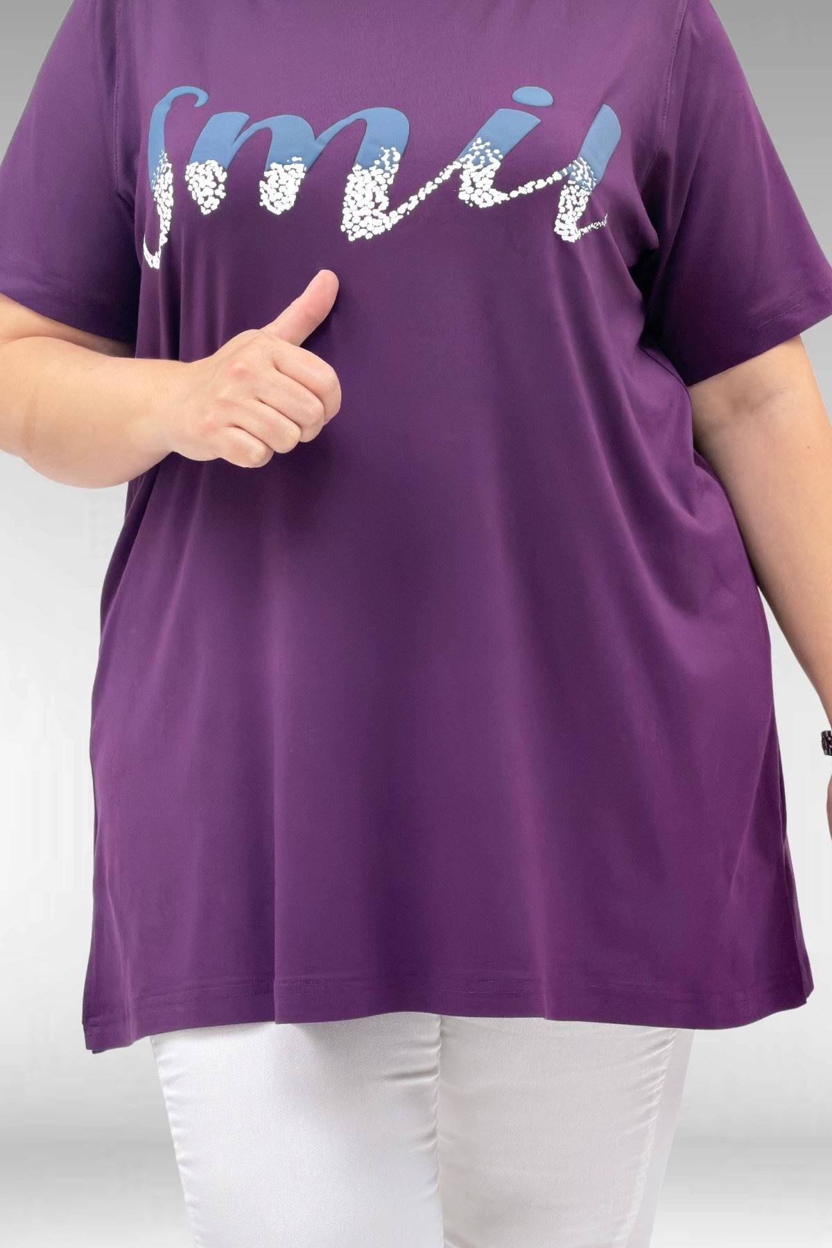 68503 Büyük Beden Yakası Biyeli Baskılı Penye Tişört - Mürdüm