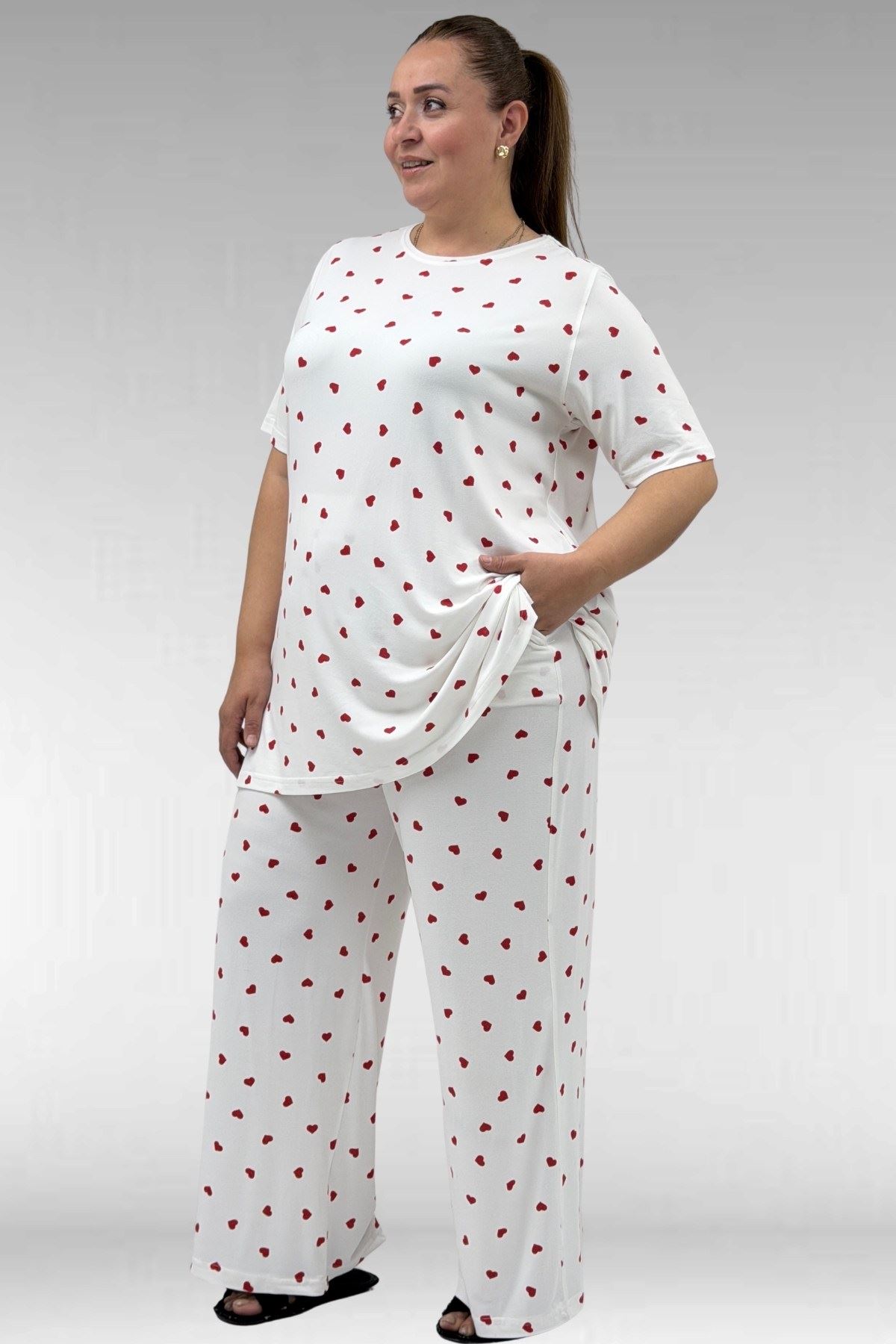 67801 Büyük Beden Kısakol Desenli  Pijama Takımı - Kırmızı Kalp Desenli