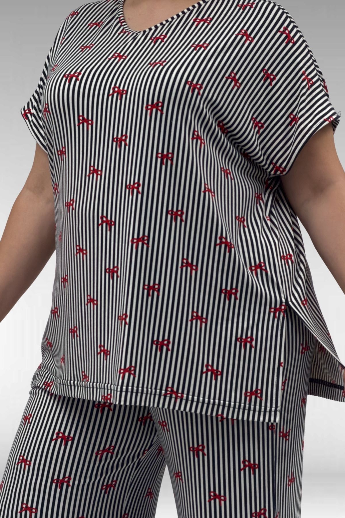 67802 Büyük Beden Yanı Yırtmaçlı Milan Pijama Takımı - Kırmızı Kurdele Desenli