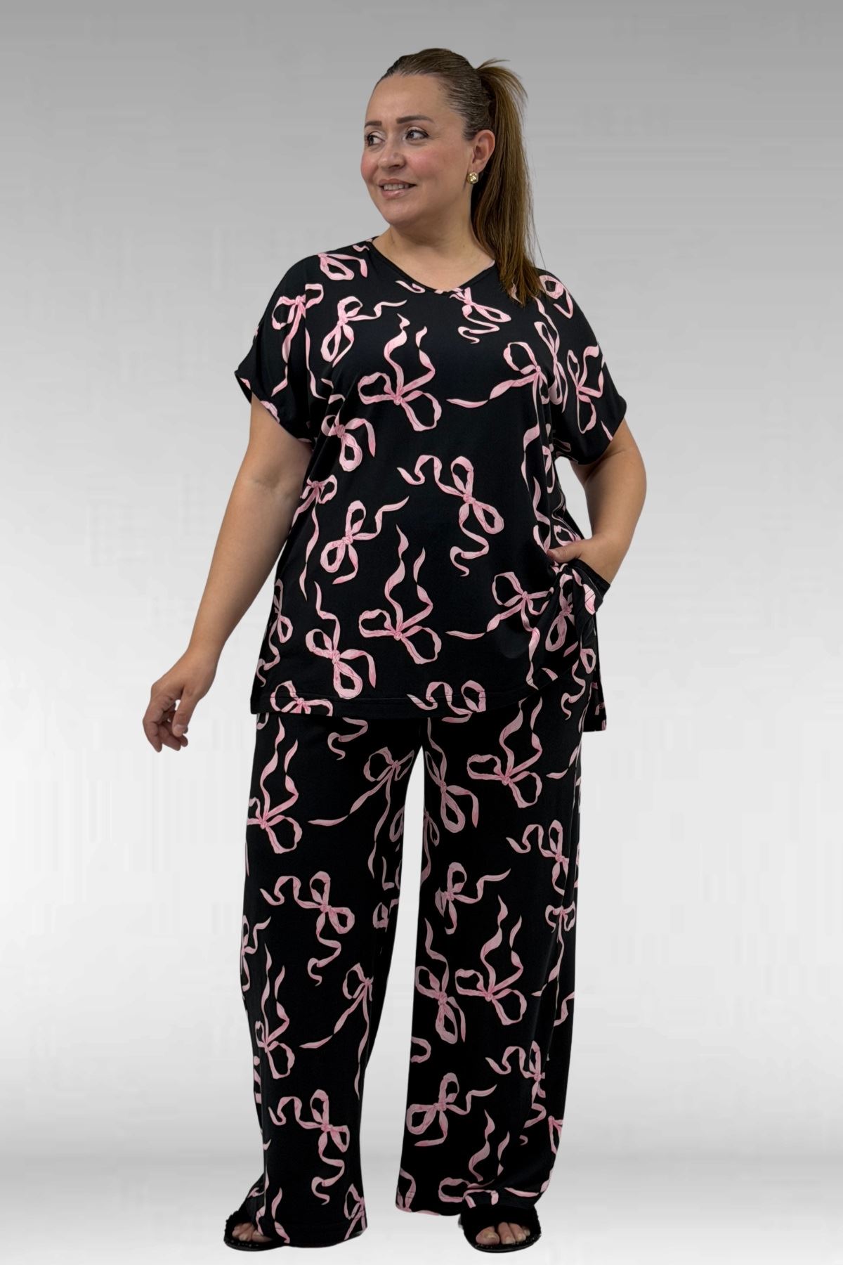 67802 Büyük Beden Yanı Yırtmaçlı Milan Pijama Takımı - Pembe Kurdele Desenli