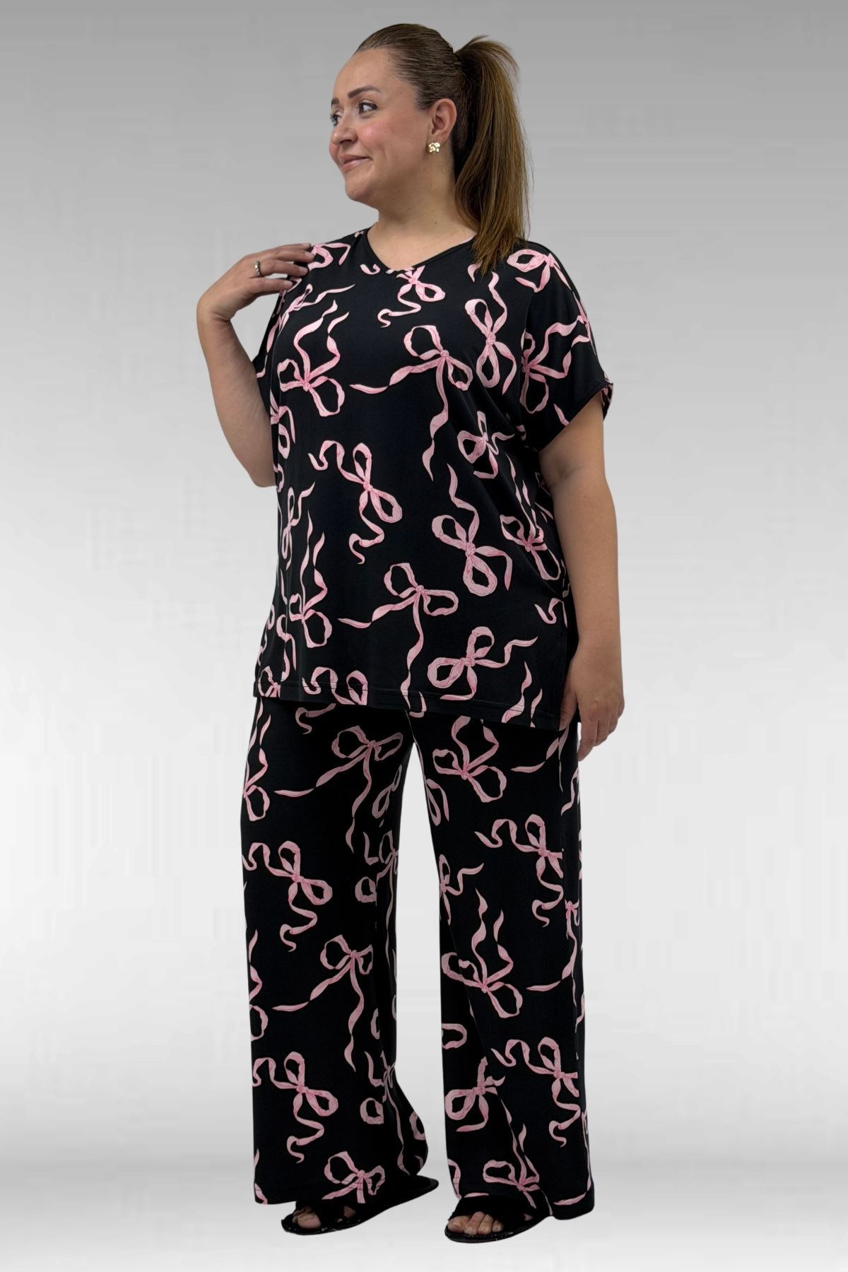 67802 Büyük Beden Yanı Yırtmaçlı Milan Pijama Takımı - Pembe Kurdele Desenli