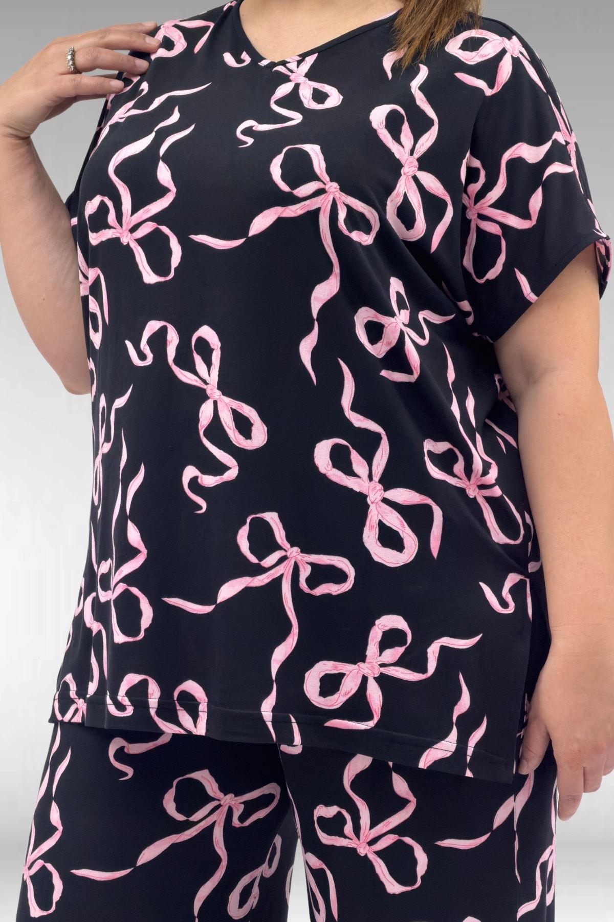 67802 Büyük Beden Yanı Yırtmaçlı Milan Pijama Takımı - Pembe Kurdele Desenli