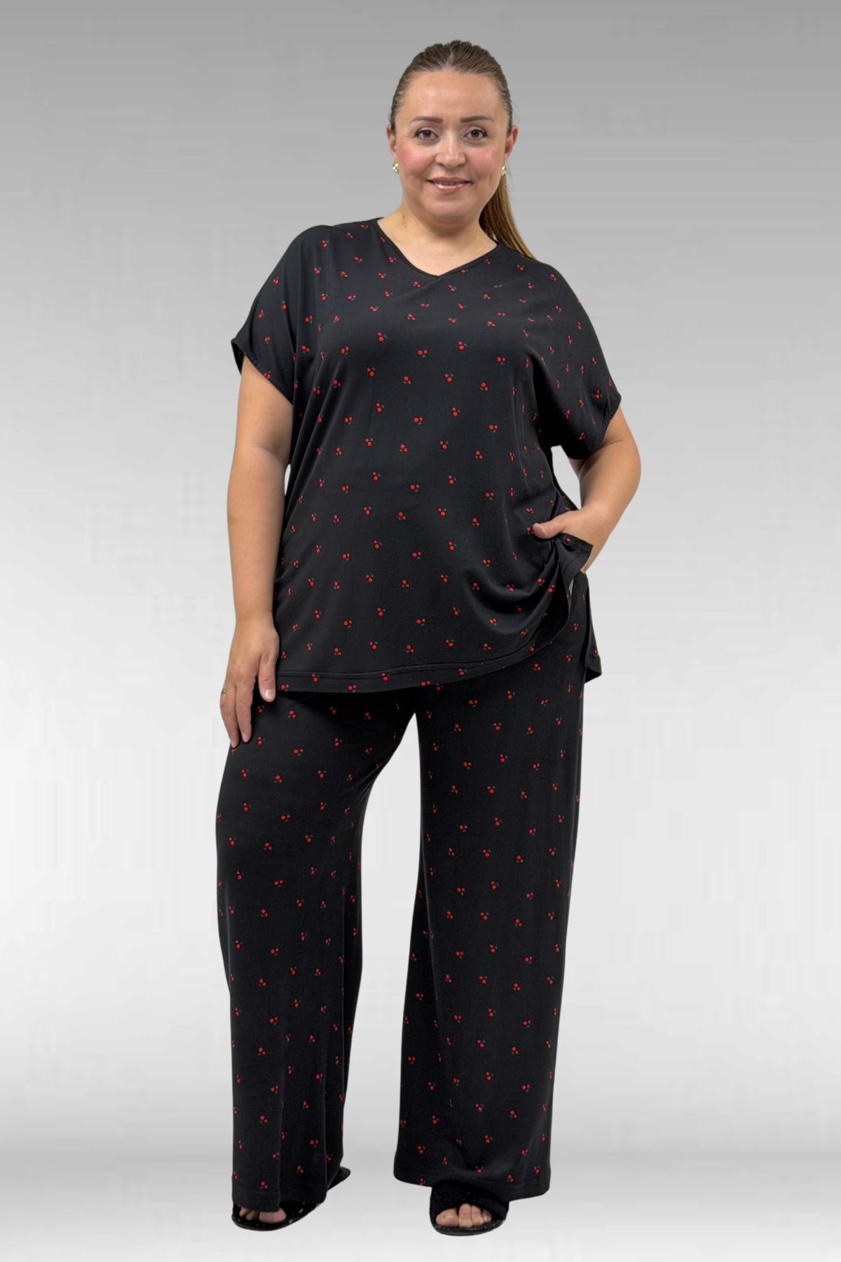 67802 Büyük Beden Yanı Yırtmaçlı Milan Pijama Takımı - Kiraz Desenli
