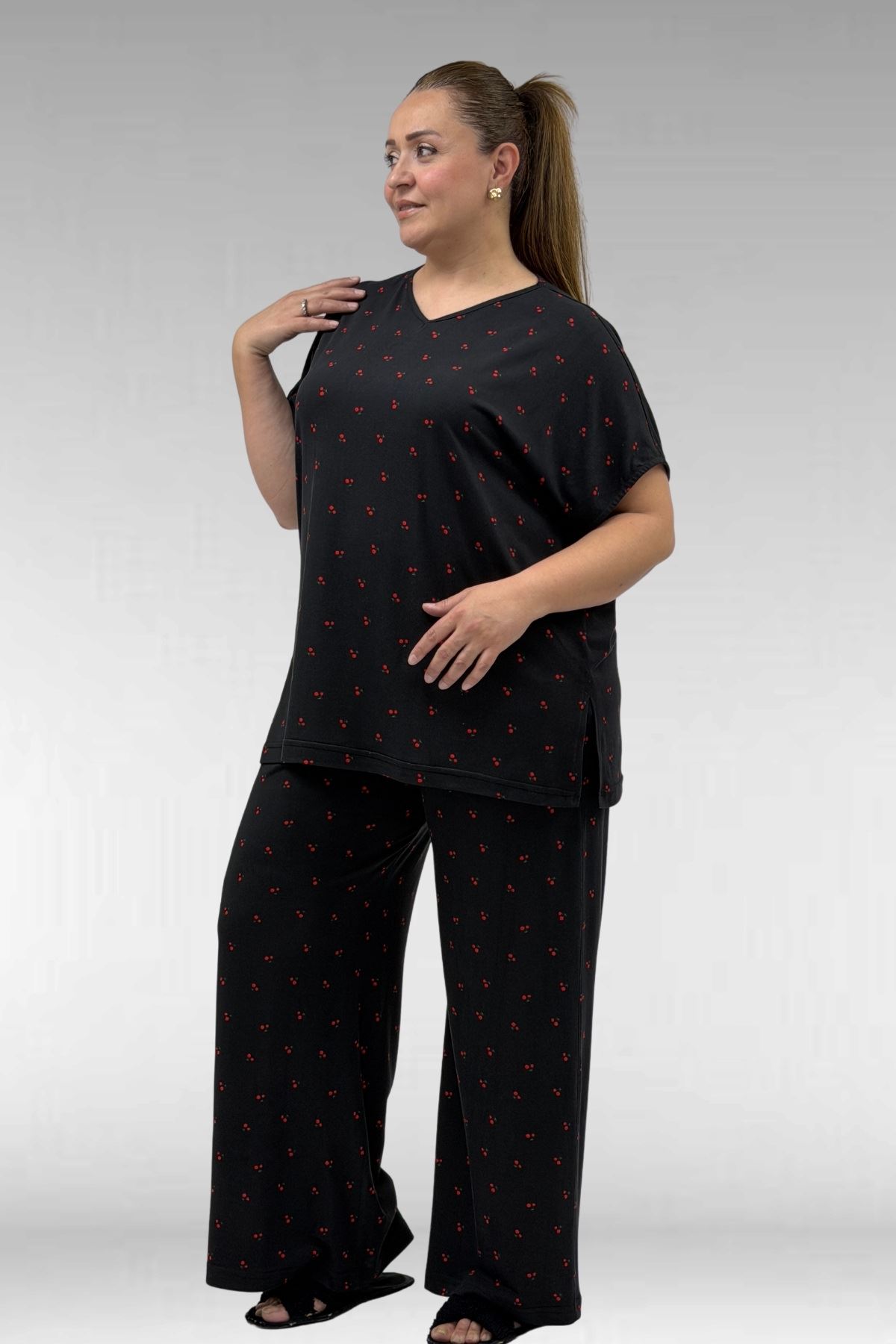 67802 Büyük Beden Yanı Yırtmaçlı Milan Pijama Takımı - Kiraz Desenli