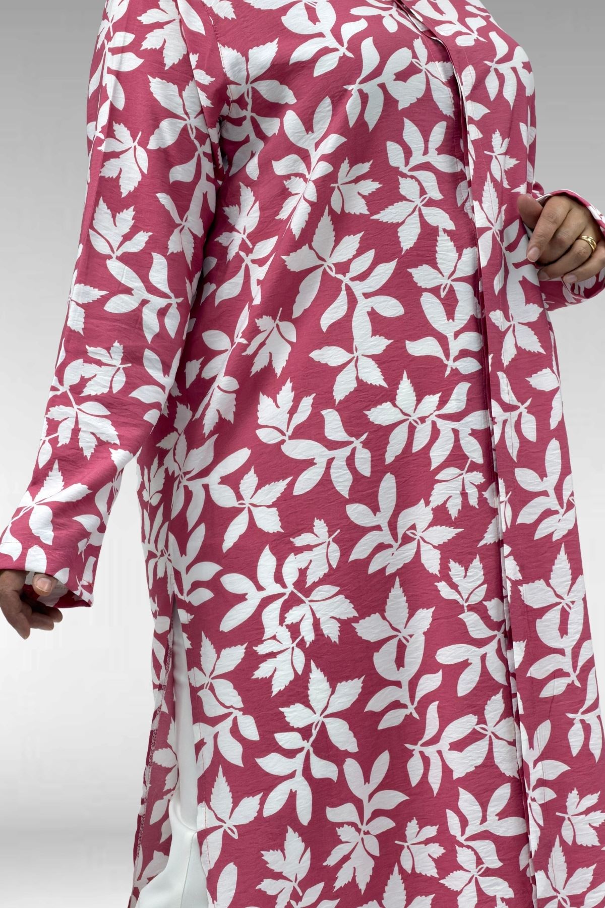 68045 Büyük Beden Kolu Kıvırma Detaylı Mango Tunik - Yaprak Desen Pembe