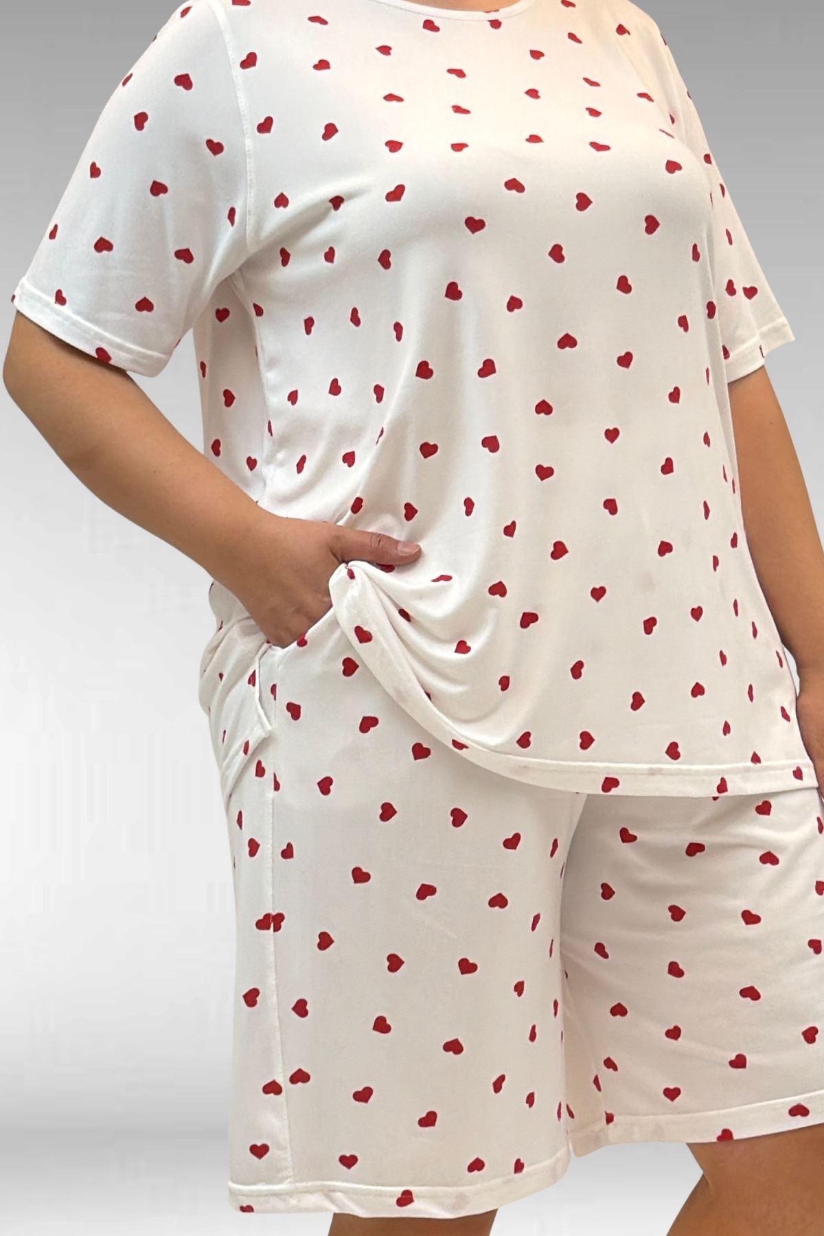 67805 Büyük Beden Desenli Şort-Tişört Pijama Takımı - Kırmızı Kalp Desenli