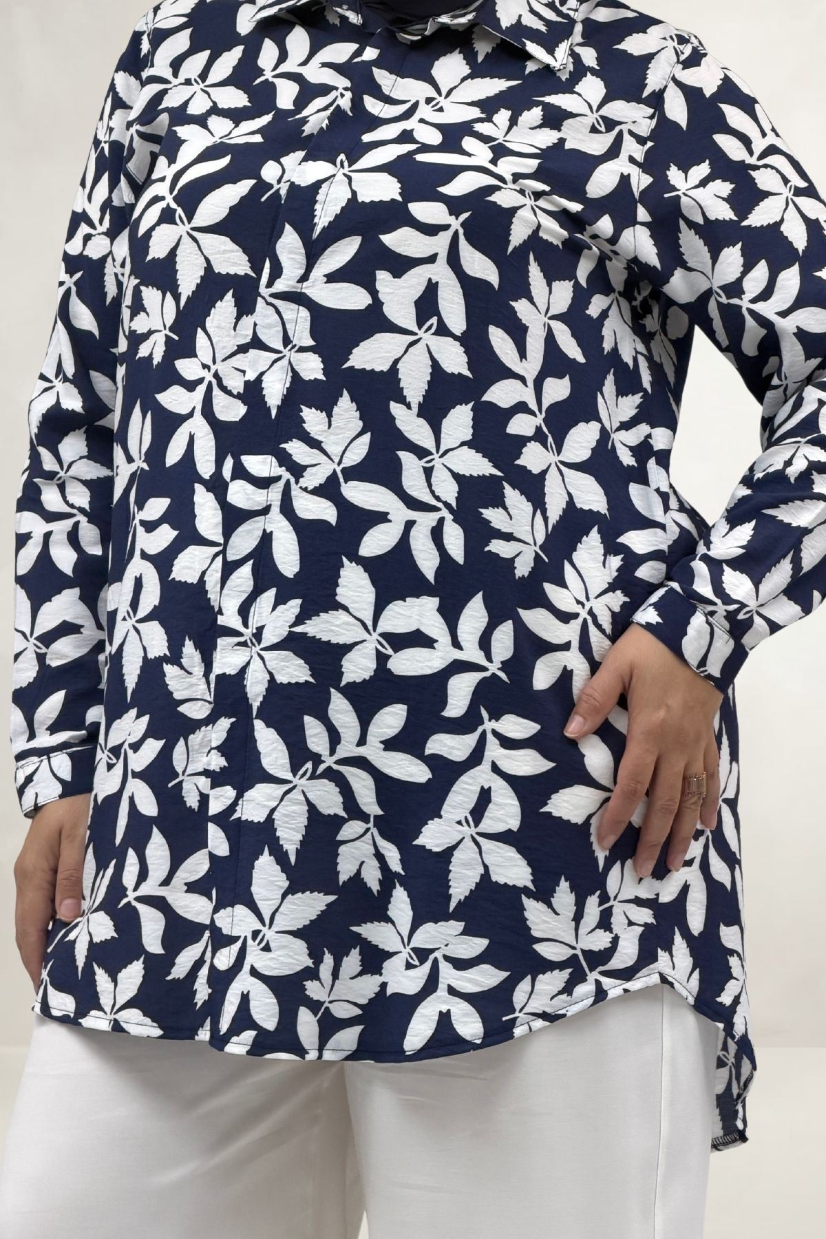 68094 Büyük Beden Manşetli Desenli Mango Tunik - Yaprak Desenli Lacivert