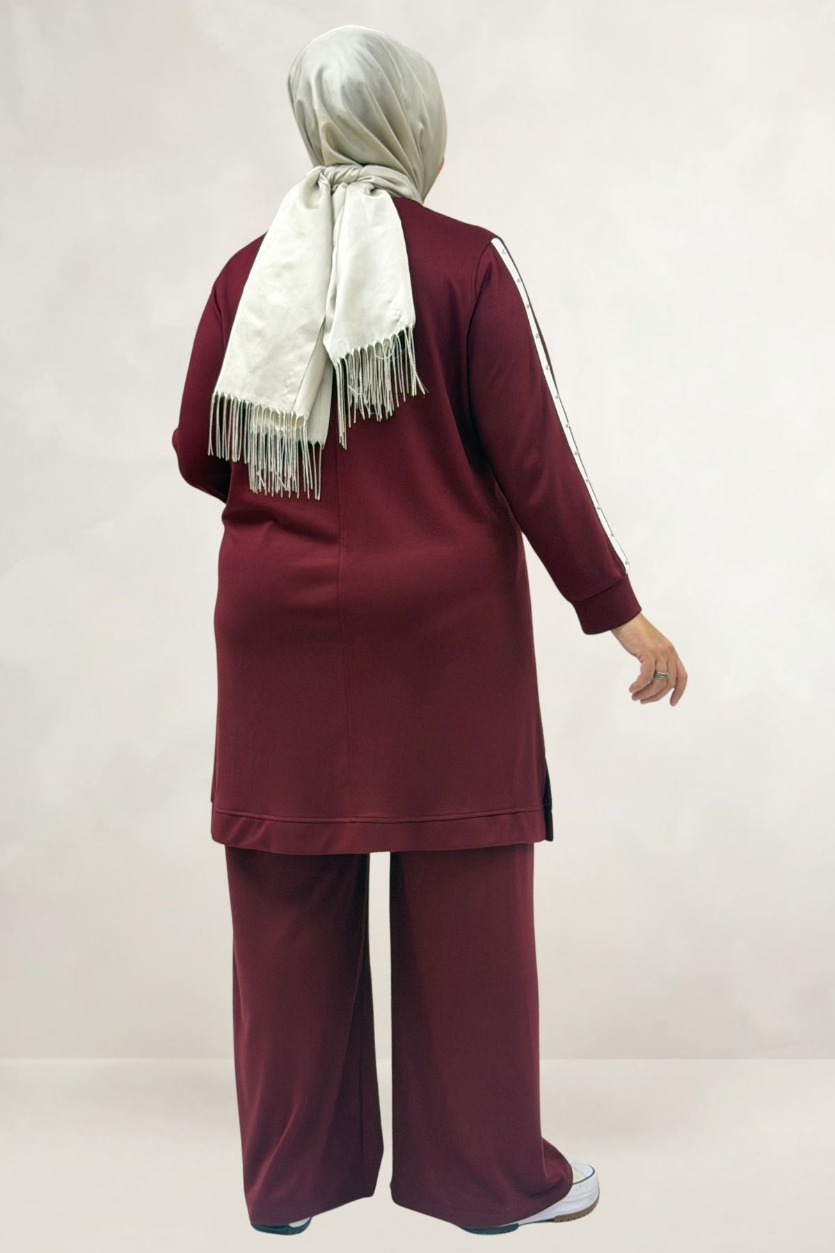 68099 Büyük Beden Önü Ve Kolları Beyaz Şeritli Taşlı Modal Tunik - Bordo