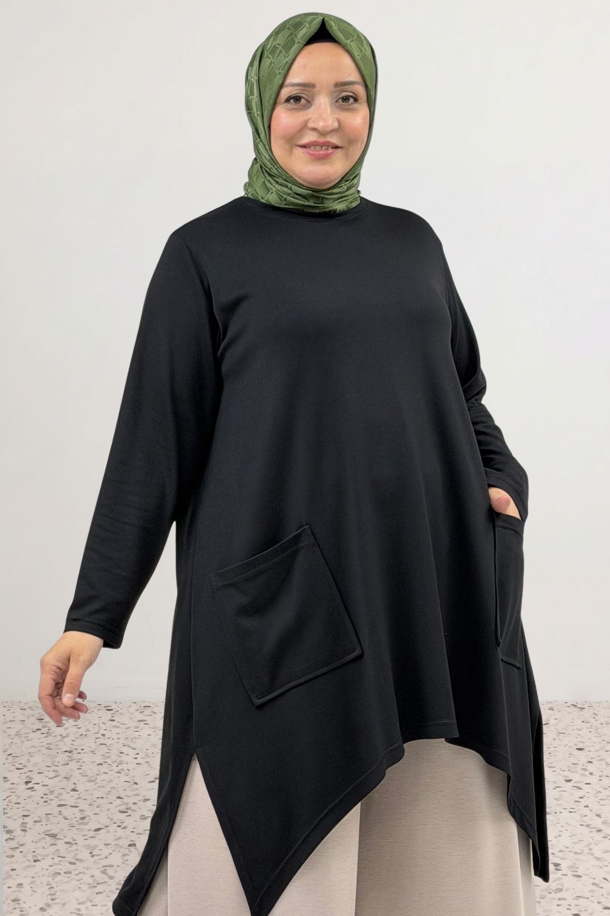 68086 Büyük Beden Eteği Oval Kesim Modal Tunik - Siyah