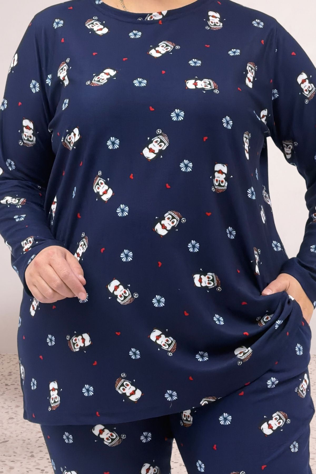 67810 Büyük Beden Uzunkol Desenli Süet Pantolonlu Pijama Takımı - Laci Penguen Desenli