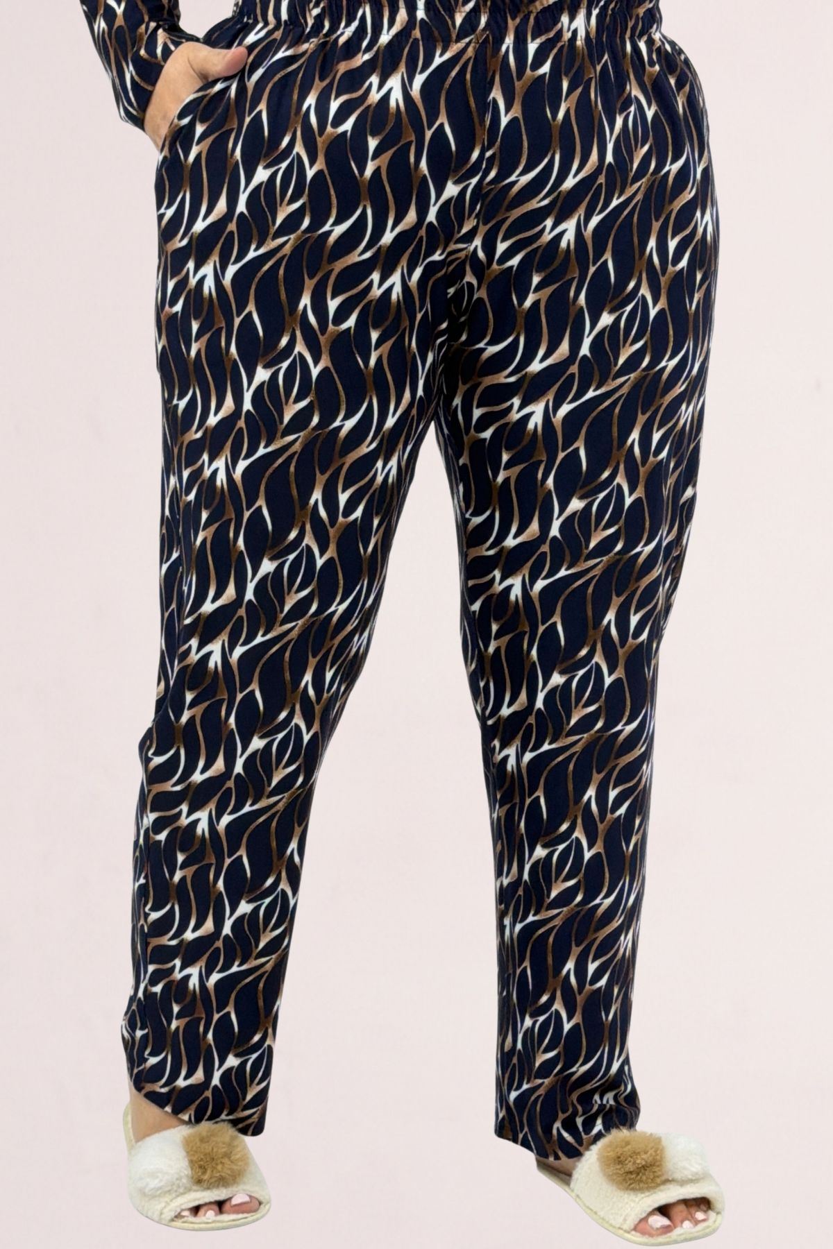 67810 Büyük Beden Uzunkol Desenli Süet Pantolonlu Pijama Takımı - Laci-Vizon Desenli
