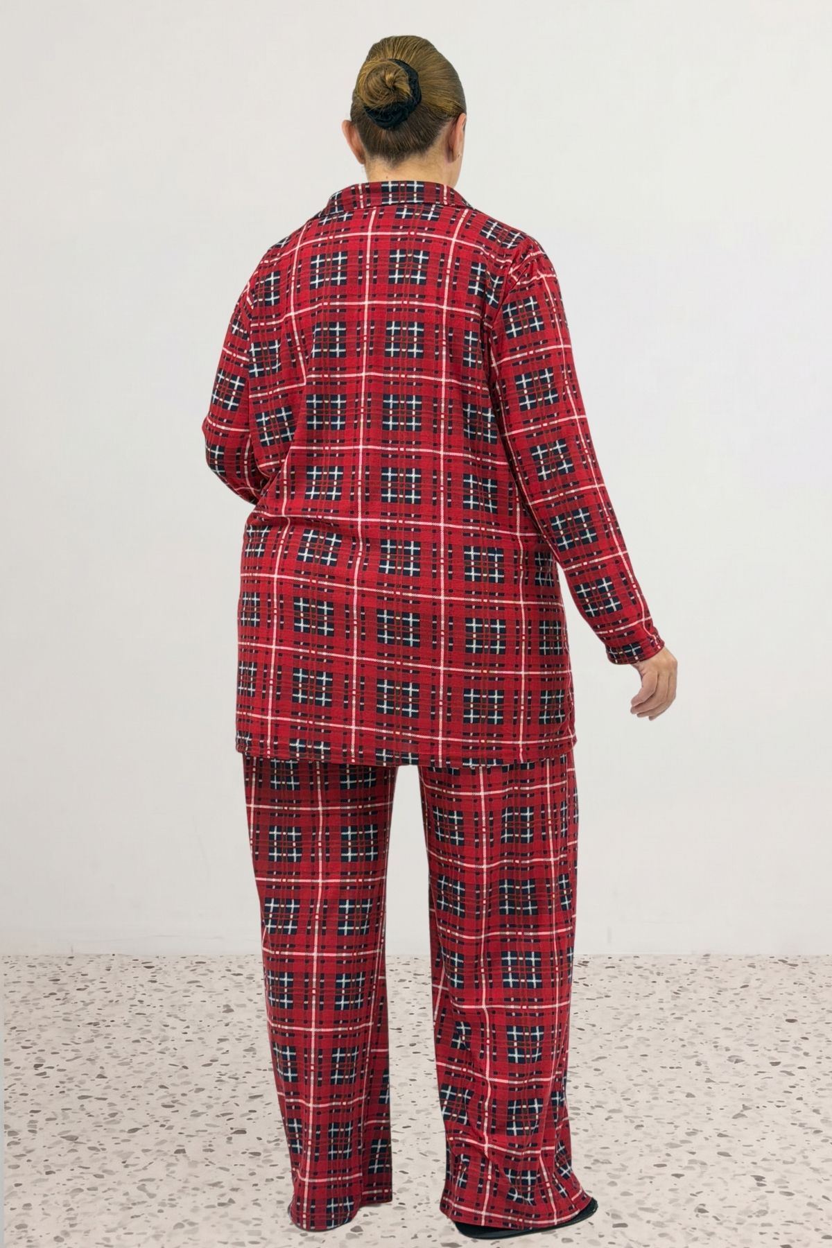 67811 Büyük Beden Boydan Düğmeli Desenli Süet Pijama Takımı - Bordo Kare Desenli