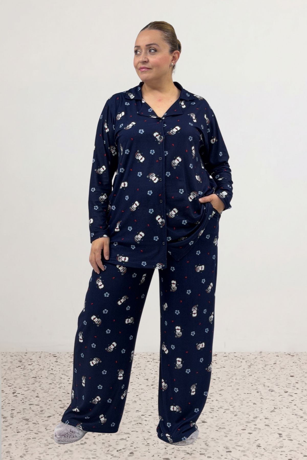 67811 Büyük Beden Boydan Düğmeli Desenli Süet Pijama Takımı - Laci Penguen Desenli