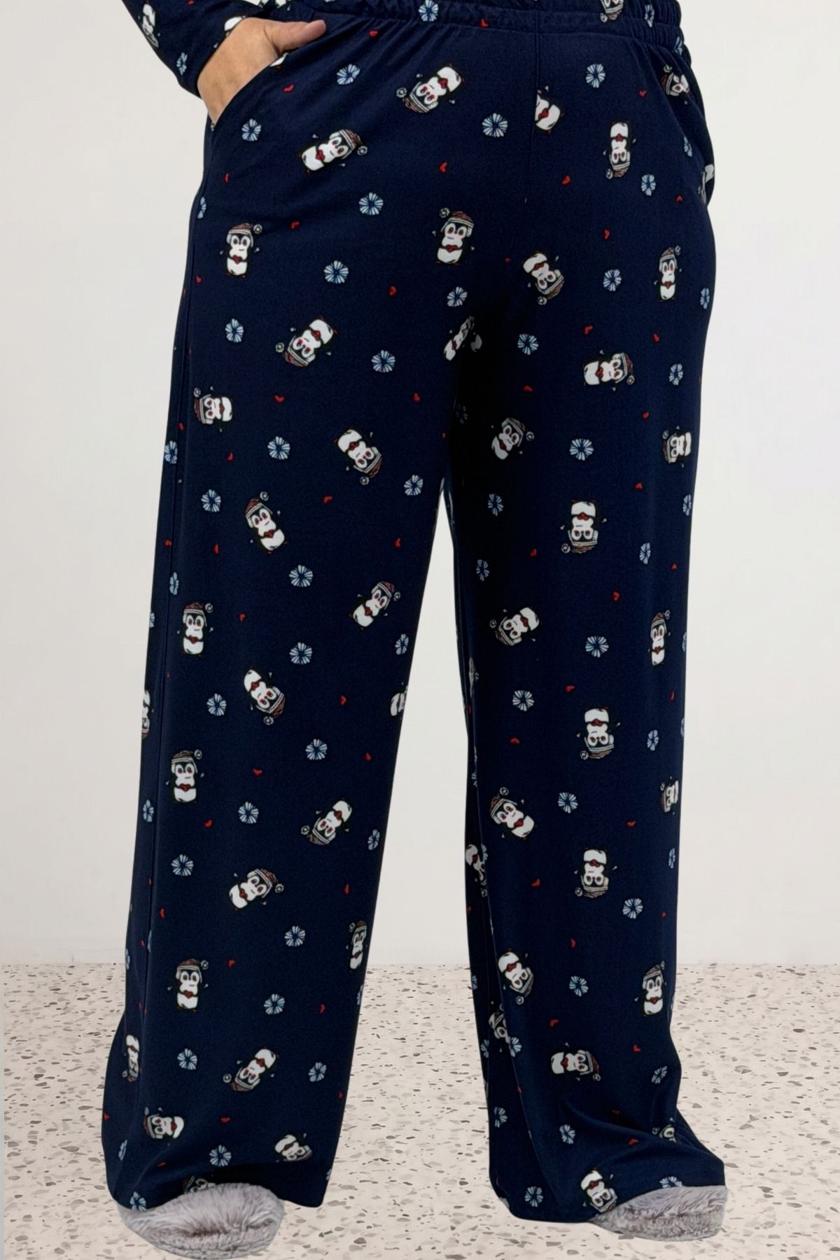 67811 Büyük Beden Boydan Düğmeli Desenli Süet Pijama Takımı - Laci Penguen Desenli