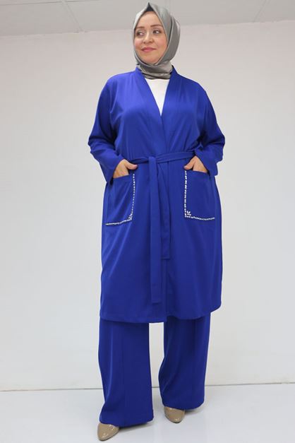 F-47209 Büyük Beden Önden Kuşaklı Cepleri Taş Detaylı Pantolon -Ceket Takım - Saks