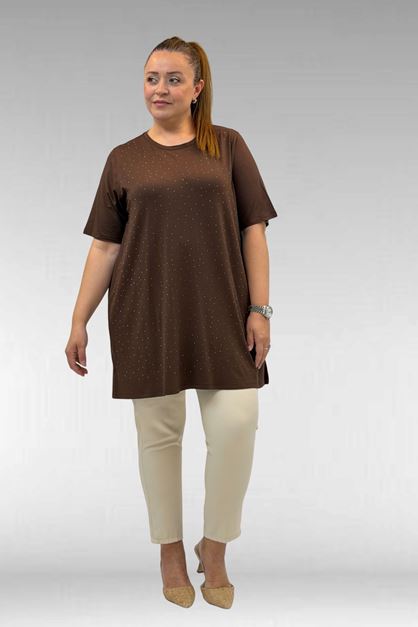 68501 Büyük Beden Yakası Biyeli Önü Taşlı Penye Tişört - Kahve