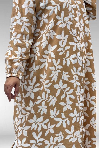 68046 Büyük Beden Hakim Yaka Boydan Düğmeli Mango Tunik - Yaprak Desen Taba