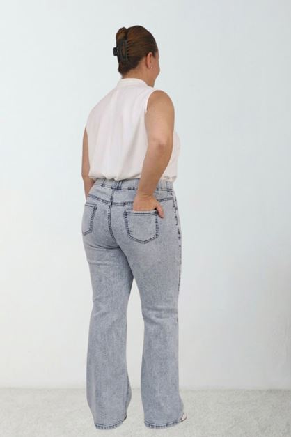 9137-21 Büyük Beden İspanyol Paça Kot Pantolon - Kar Yıkama Buz Mavi