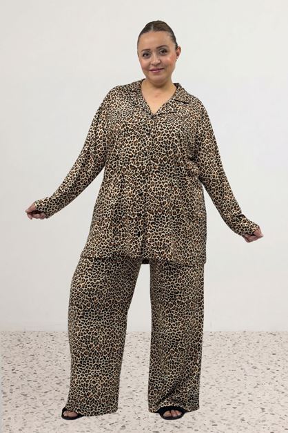 67811 Büyük Beden Boydan Düğmeli Desenli Süet Pijama Takımı - Leopar